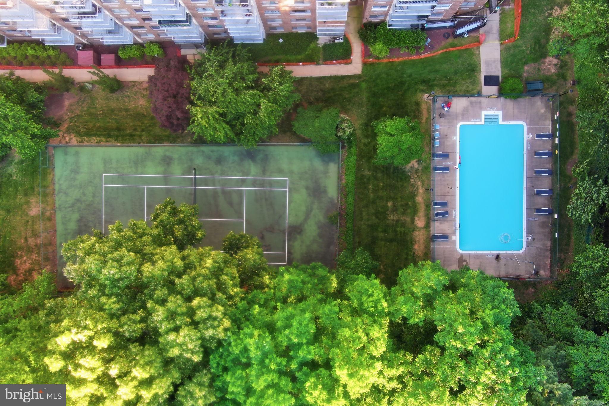 HUNTING CREEK CLUB CONDOMINIUMS - Residential