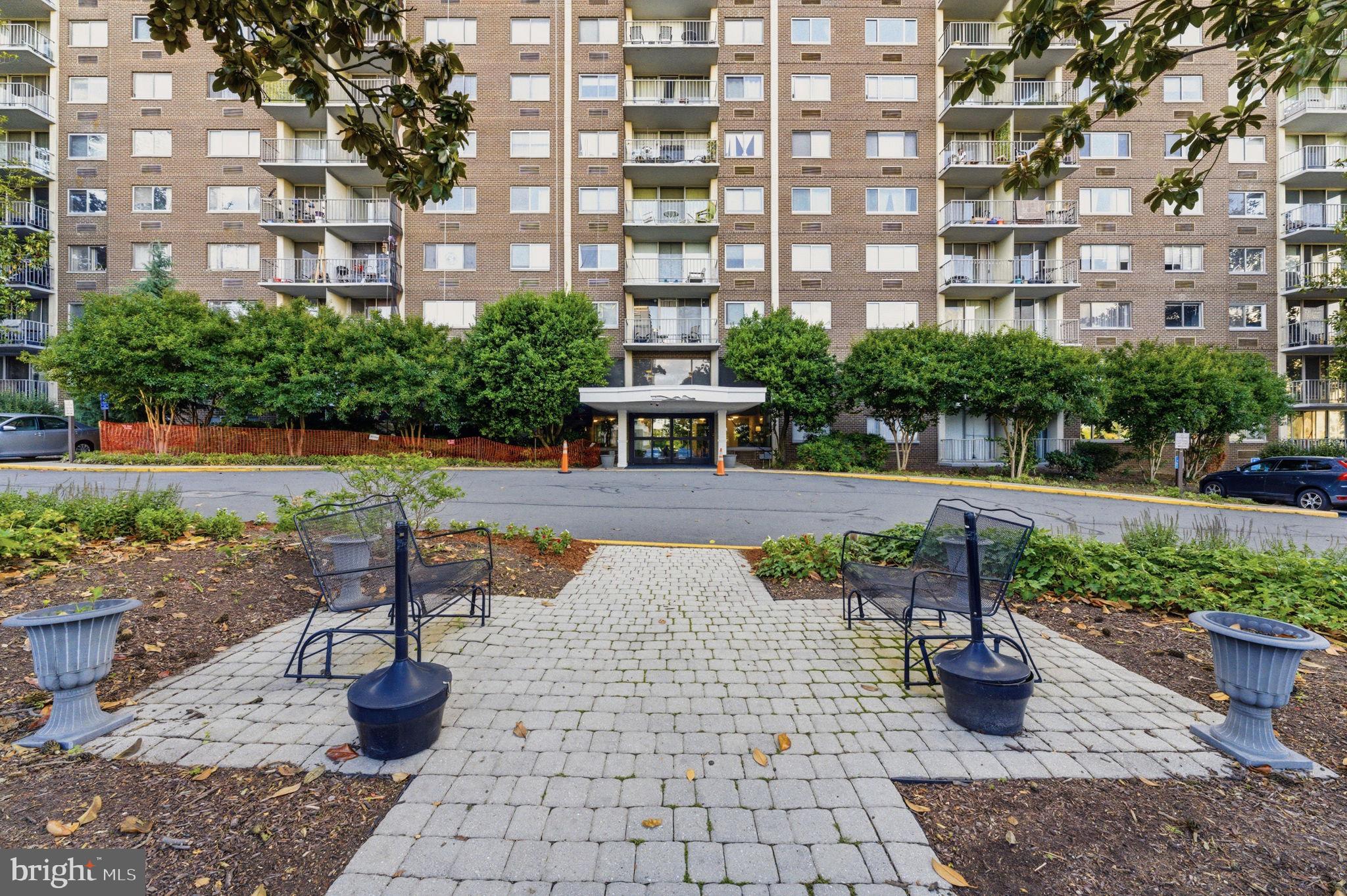 HUNTING CREEK CLUB CONDOMINIUMS - Residential
