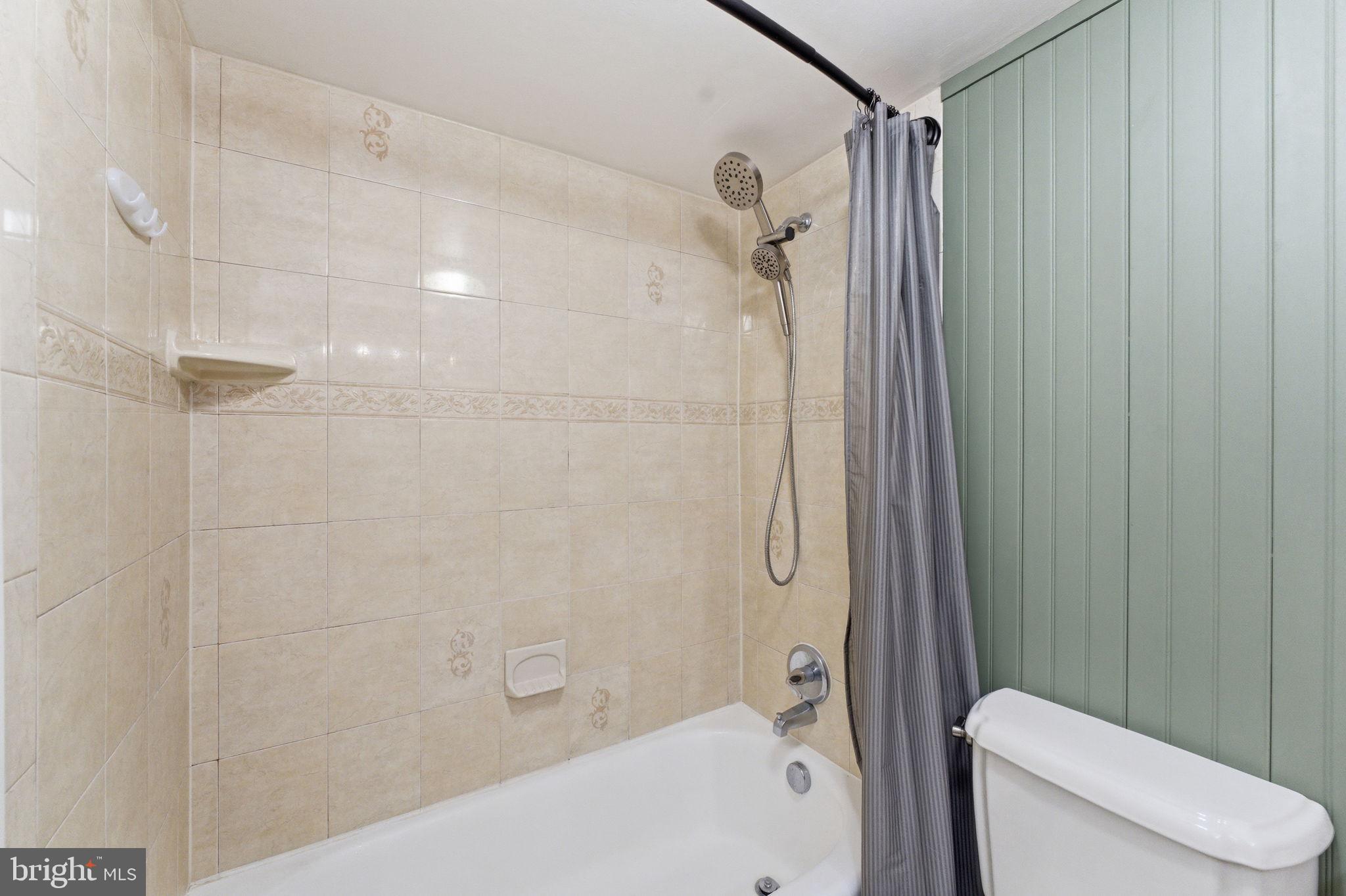 HUNTING CREEK CLUB CONDOMINIUMS - Residential