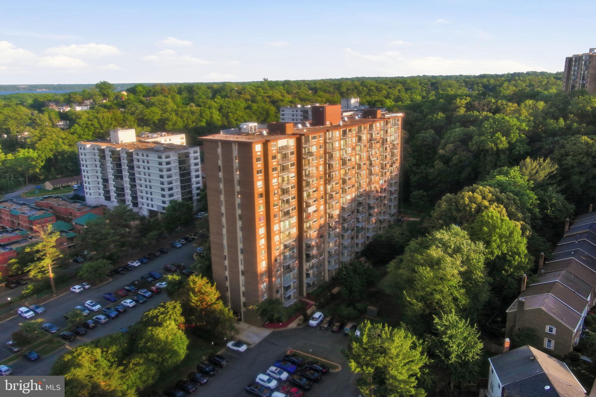 HUNTING CREEK CLUB CONDOMINIUMS - Residential