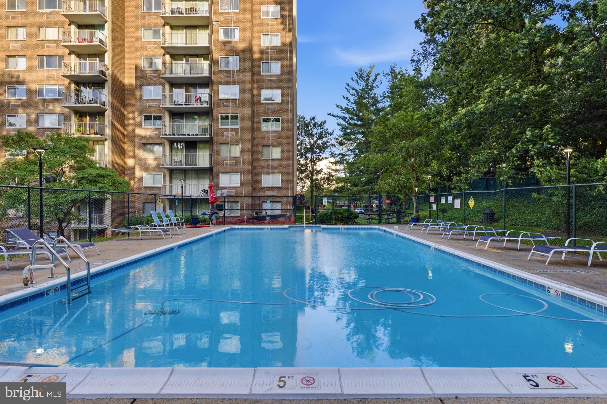 HUNTING CREEK CLUB CONDOMINIUMS - Residential