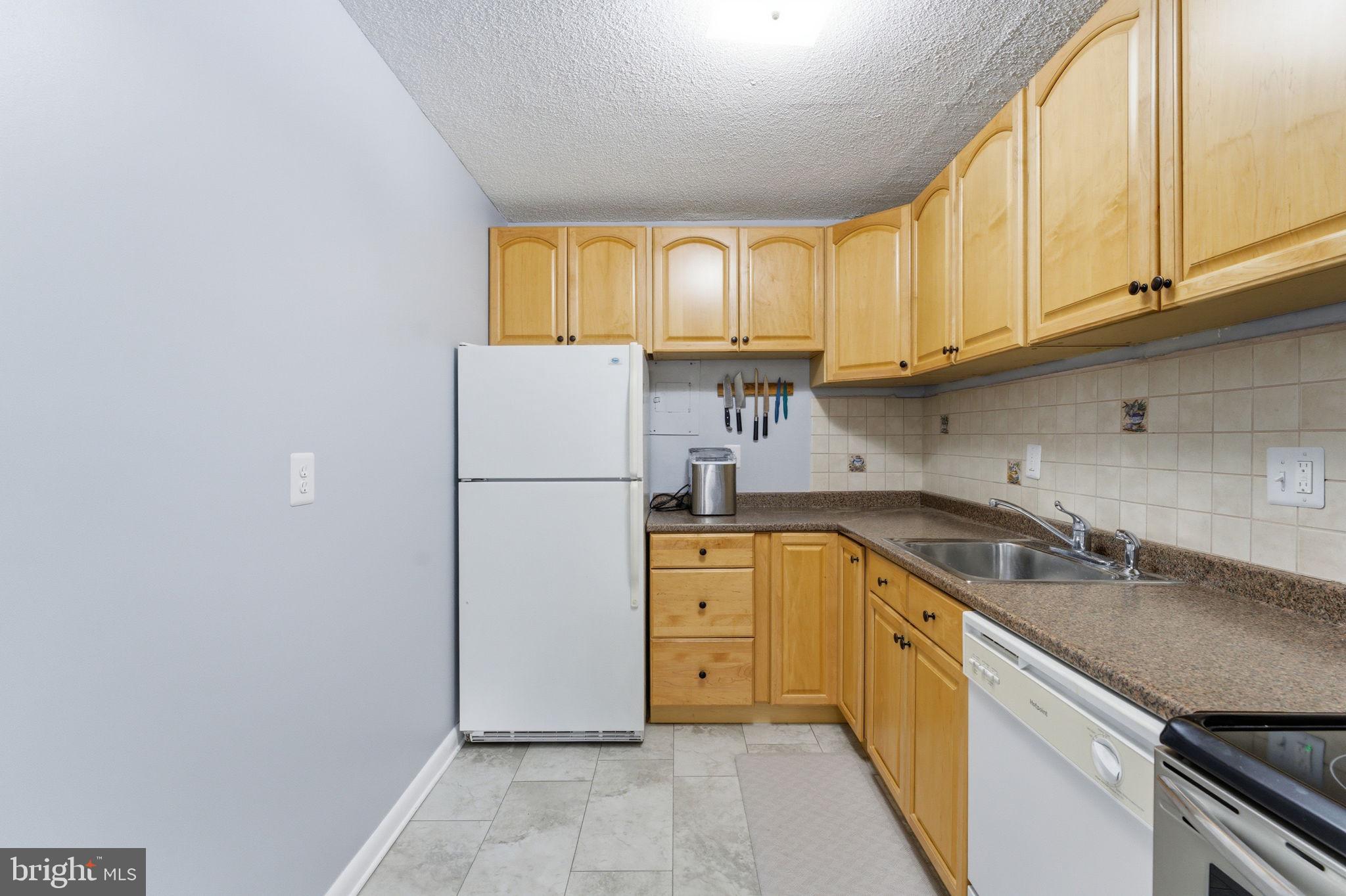 HUNTING CREEK CLUB CONDOMINIUMS - Residential
