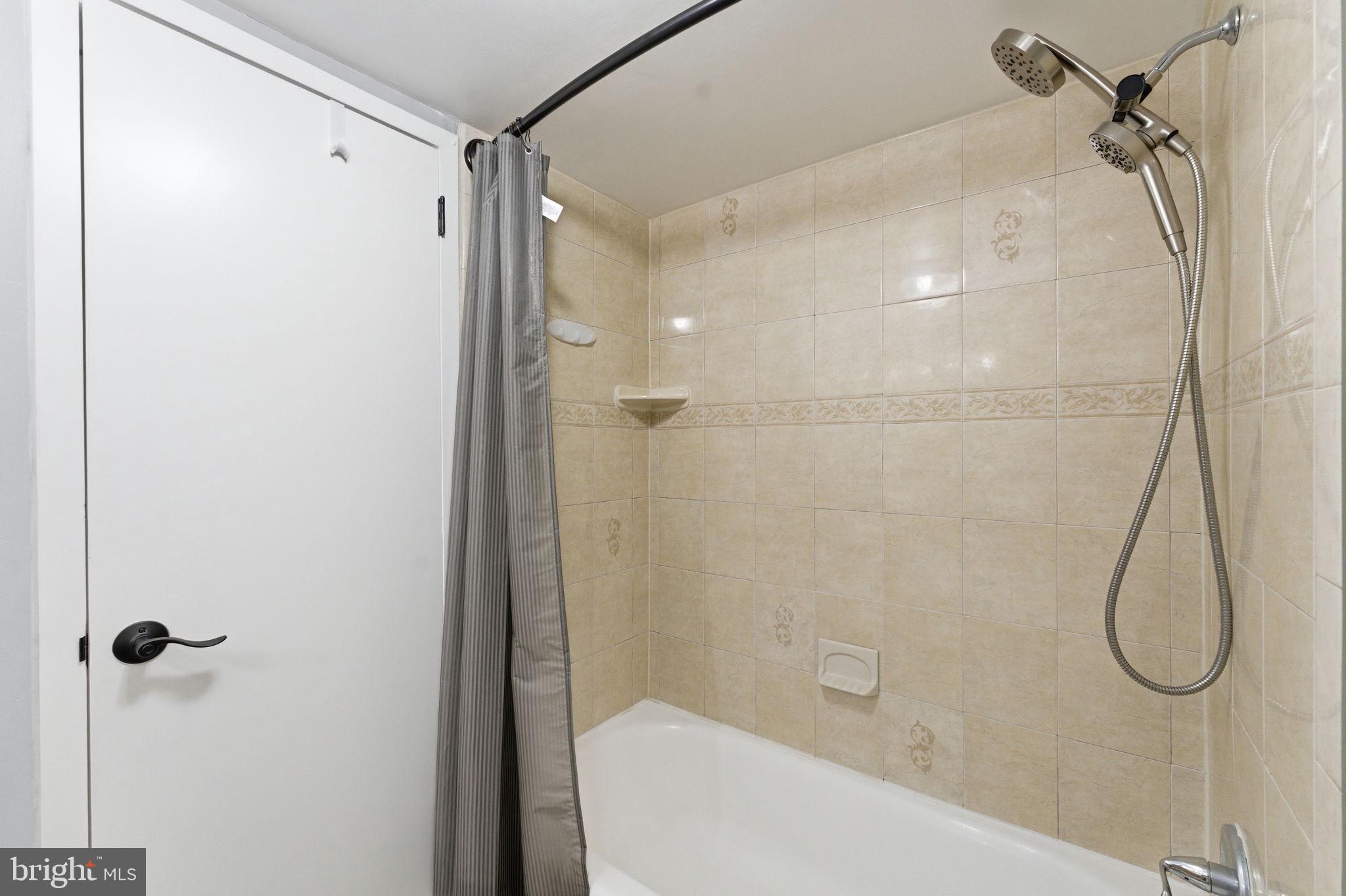 HUNTING CREEK CLUB CONDOMINIUMS - Residential