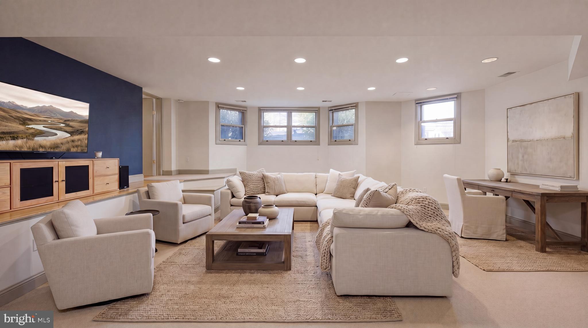 CHEVY CHASE VILLAGE - Residential