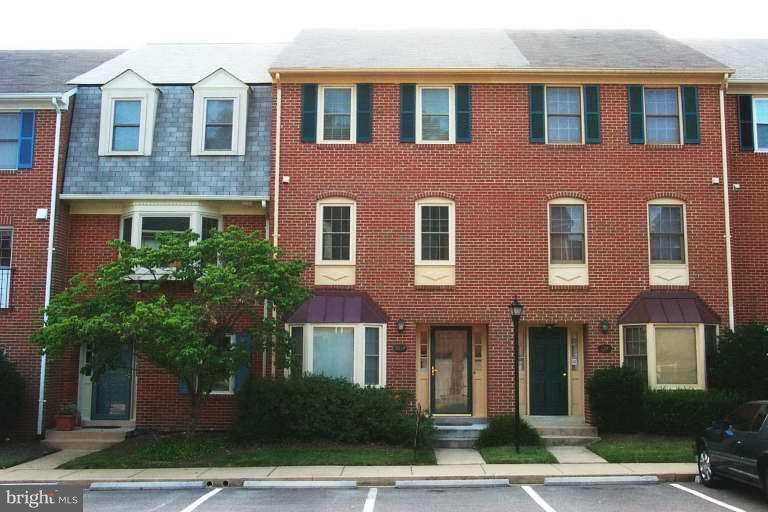 DOMINION SQUARE - Residential Lease