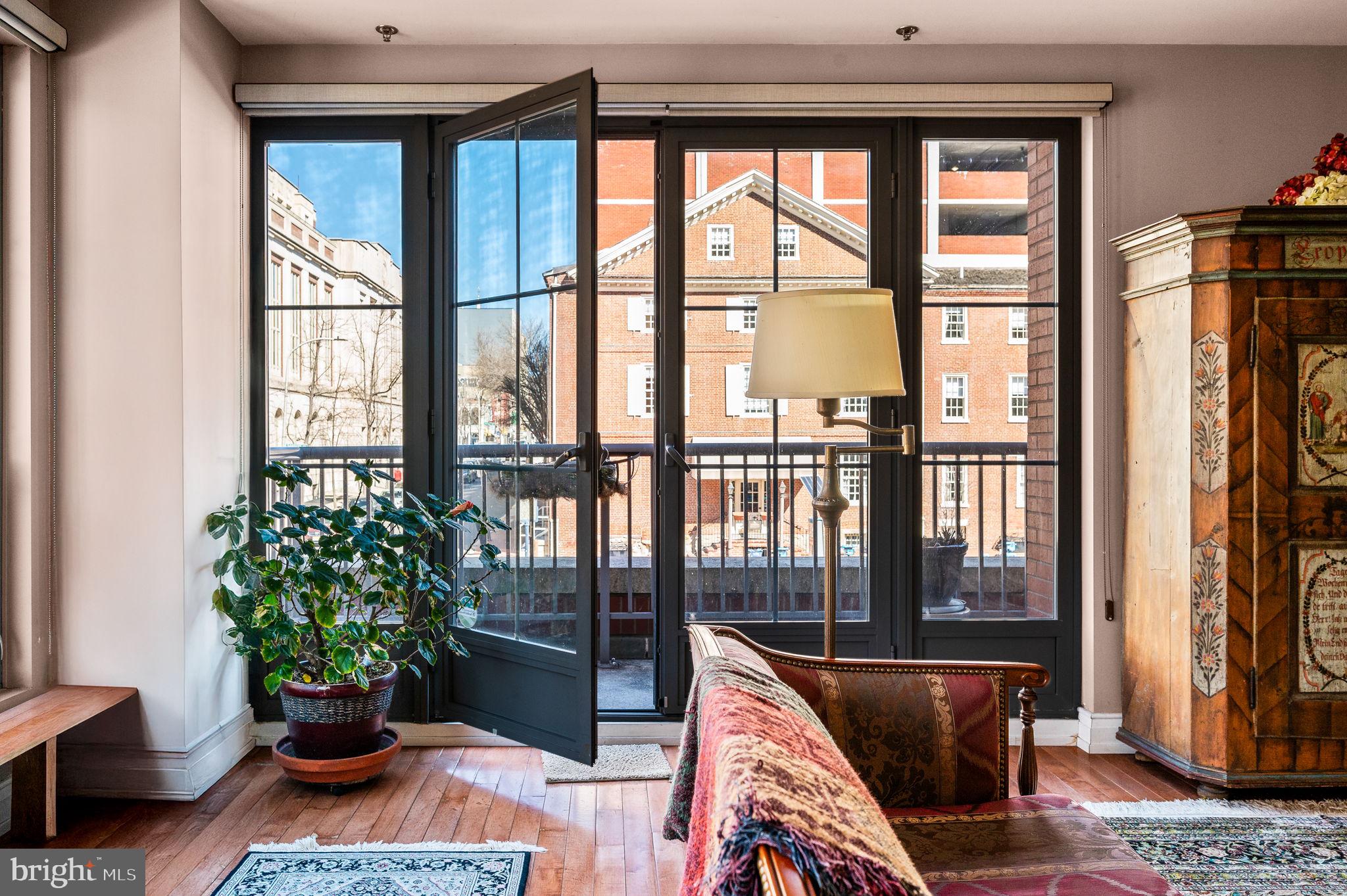 SOCIETY HILL - Residential