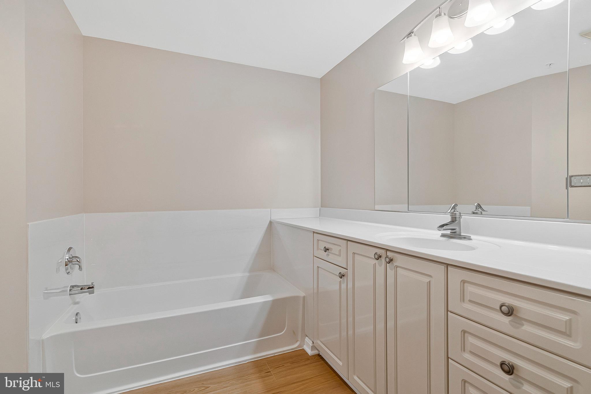LANSDOWNE WOODS LEISURE WORLD - Residential