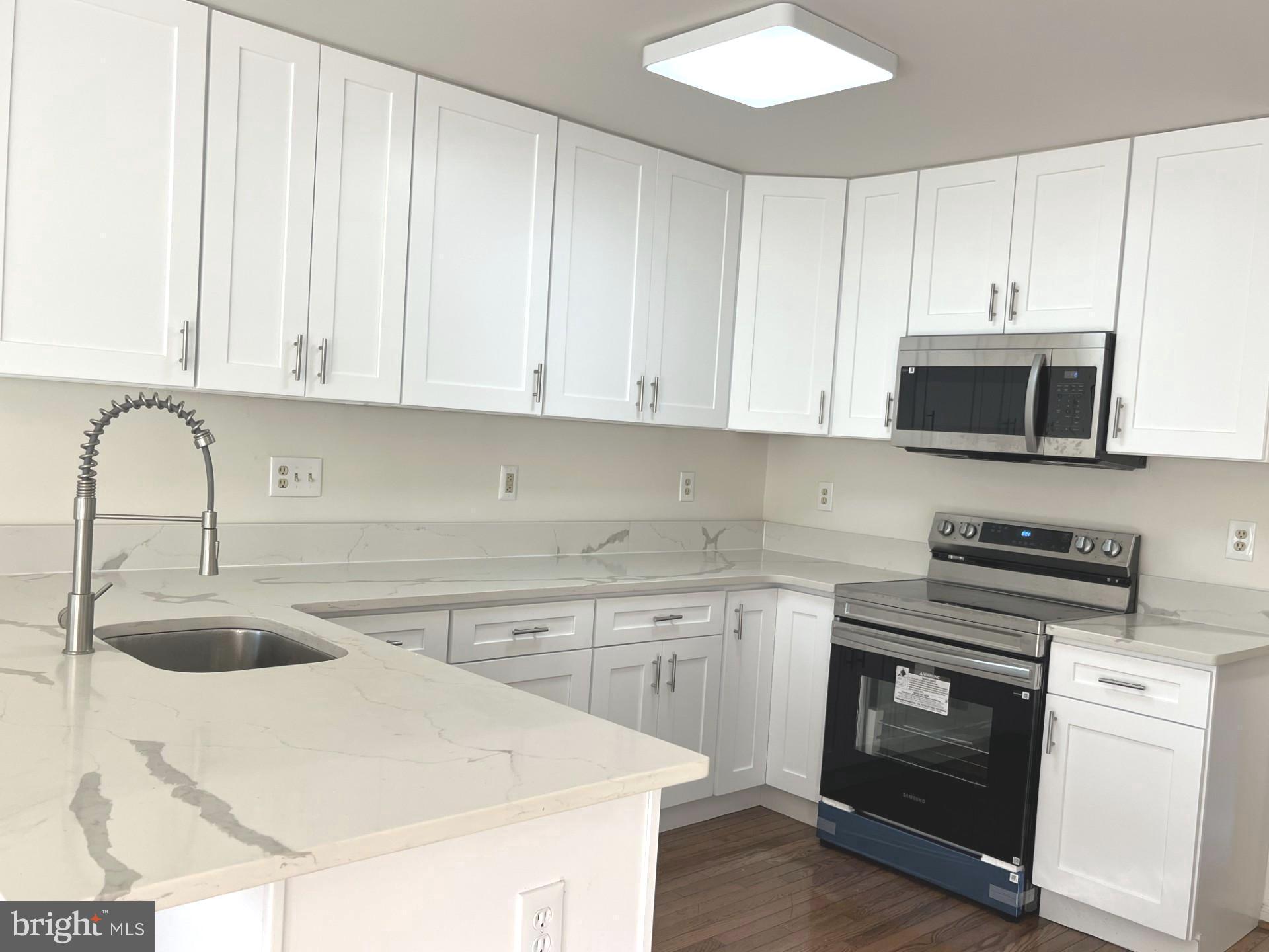 PINE CREST - Residential