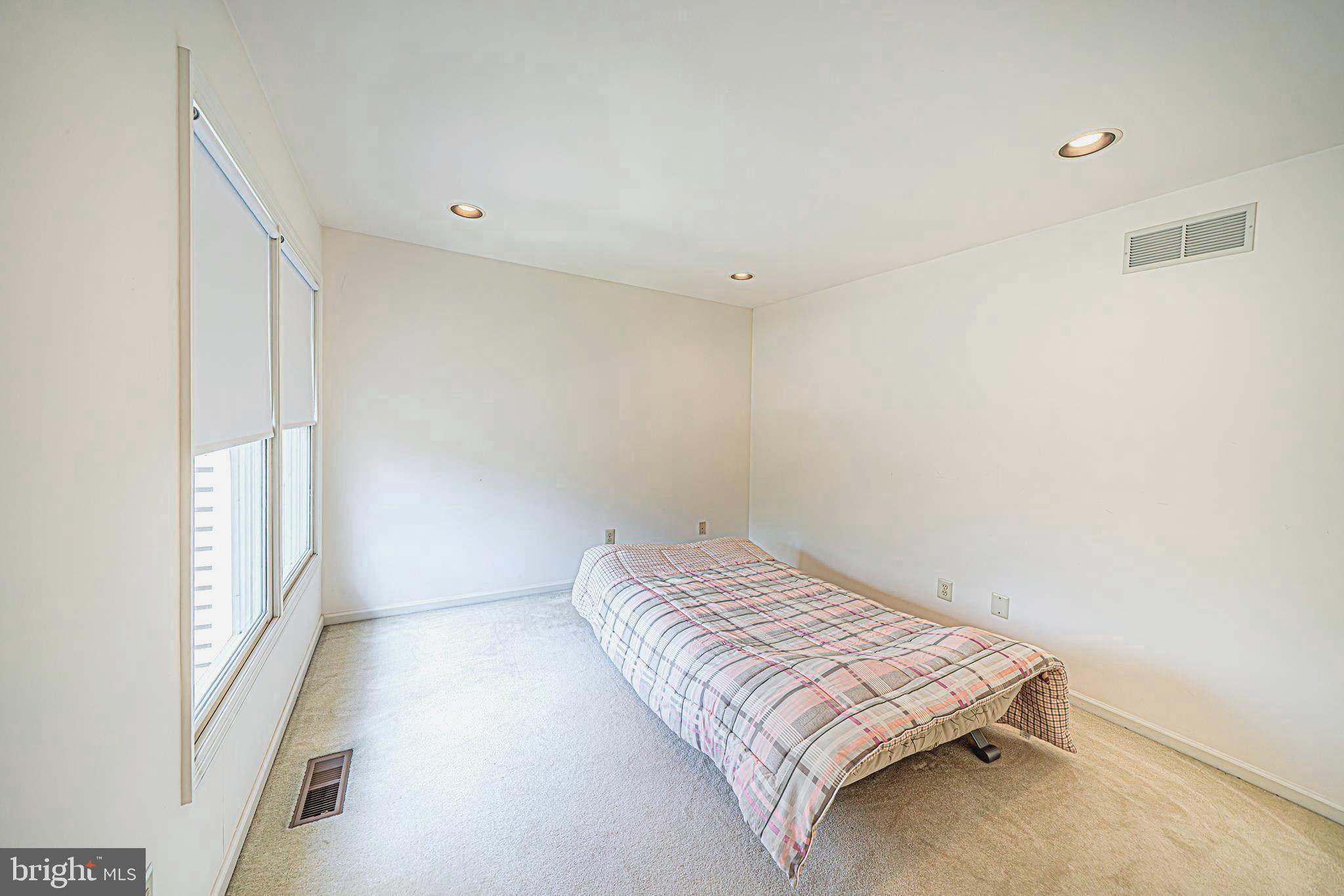 PINE CREST - Residential