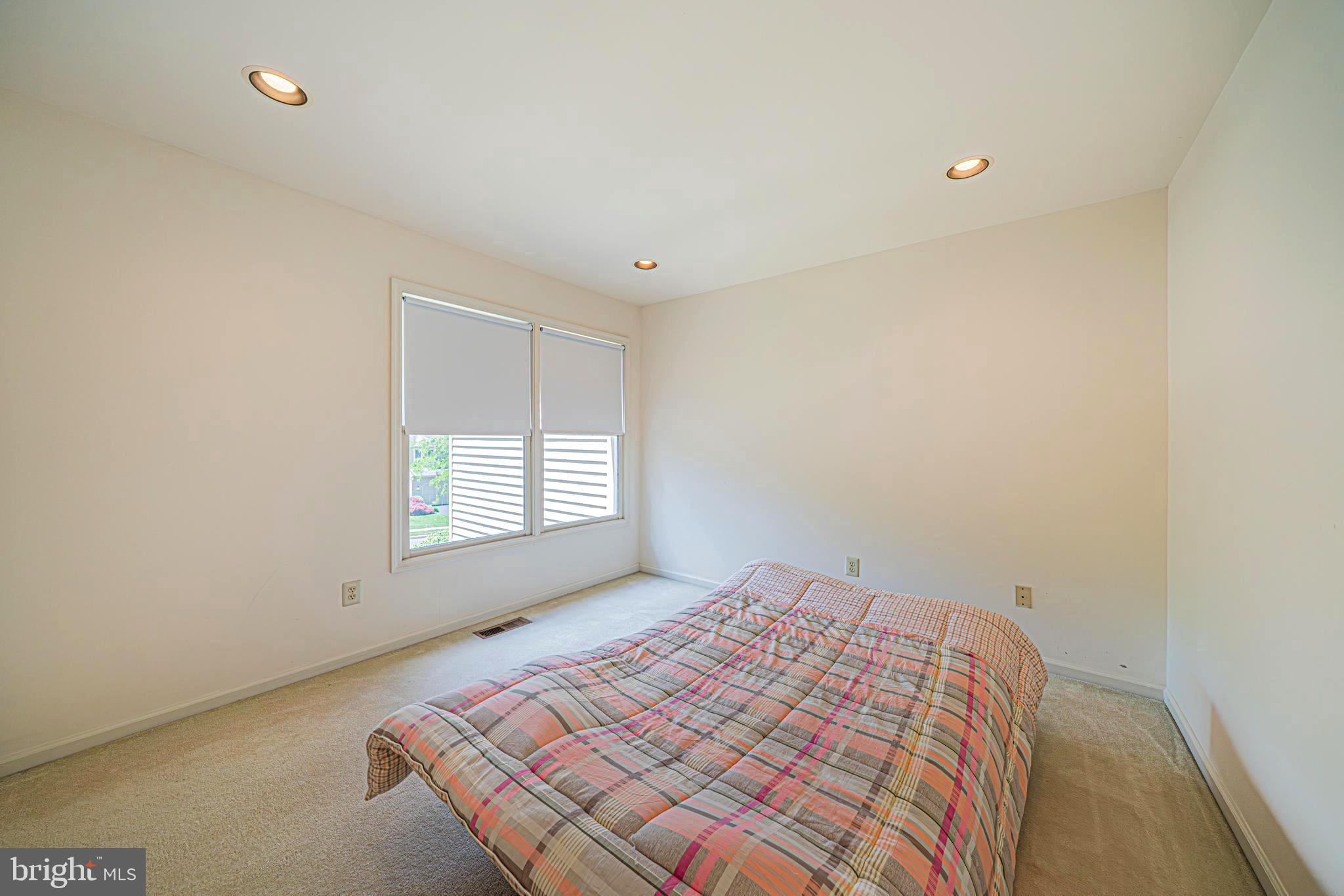PINE CREST - Residential