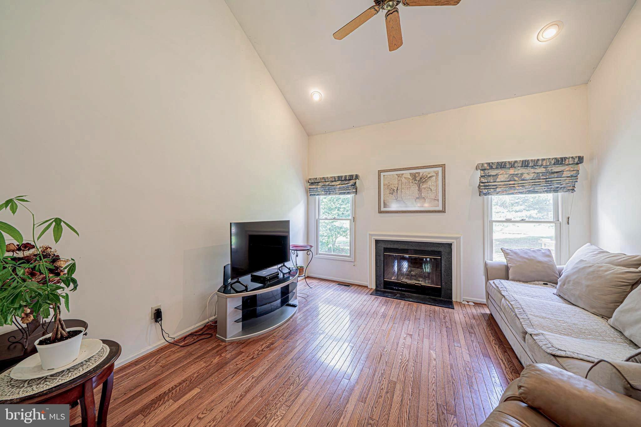 PINE CREST - Residential