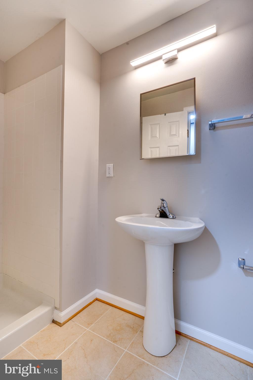 LONDON TOWN WEST - Residential