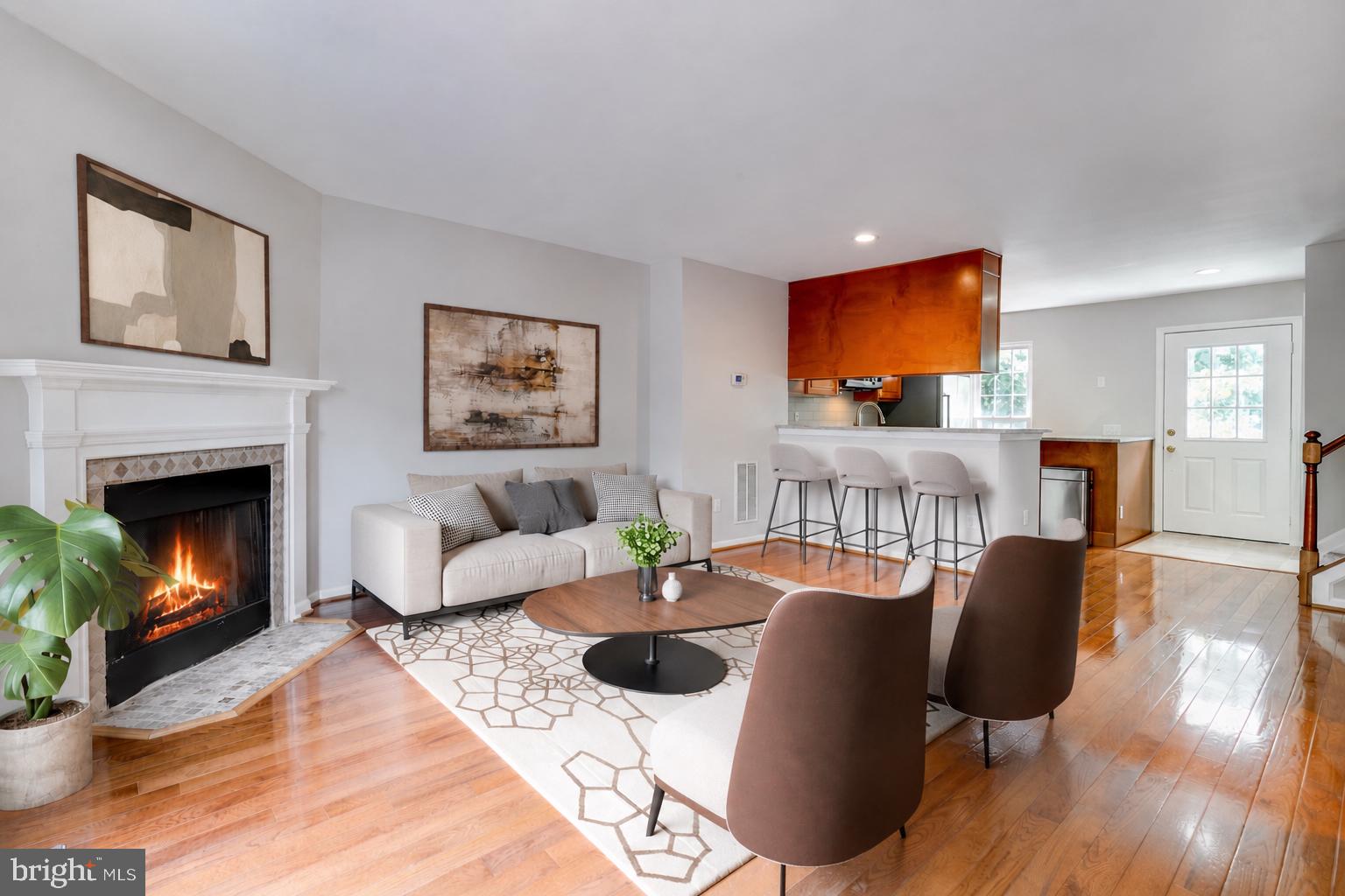 LONDON TOWN WEST - Residential