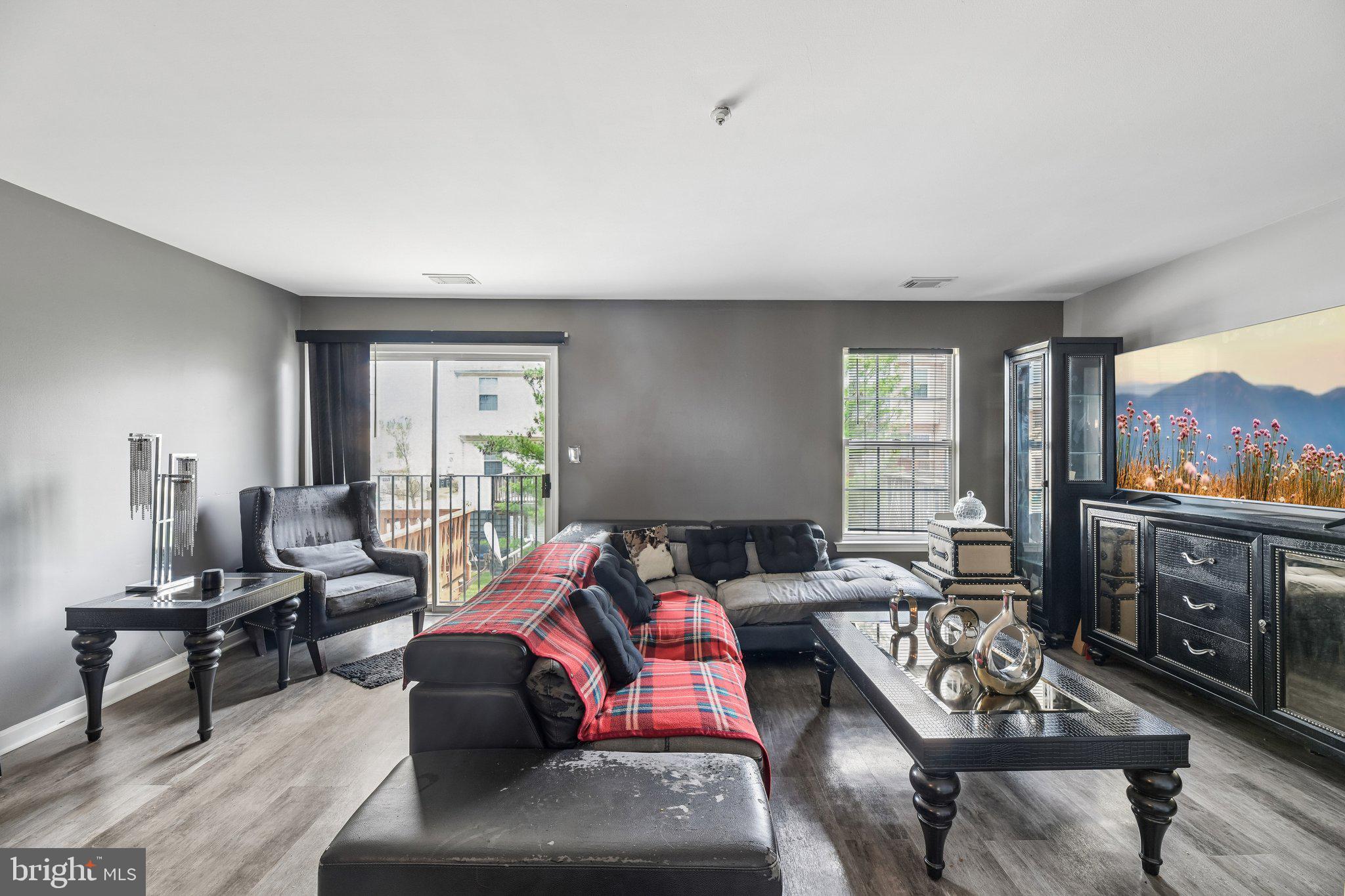 APPLEGATE CONDO - Residential