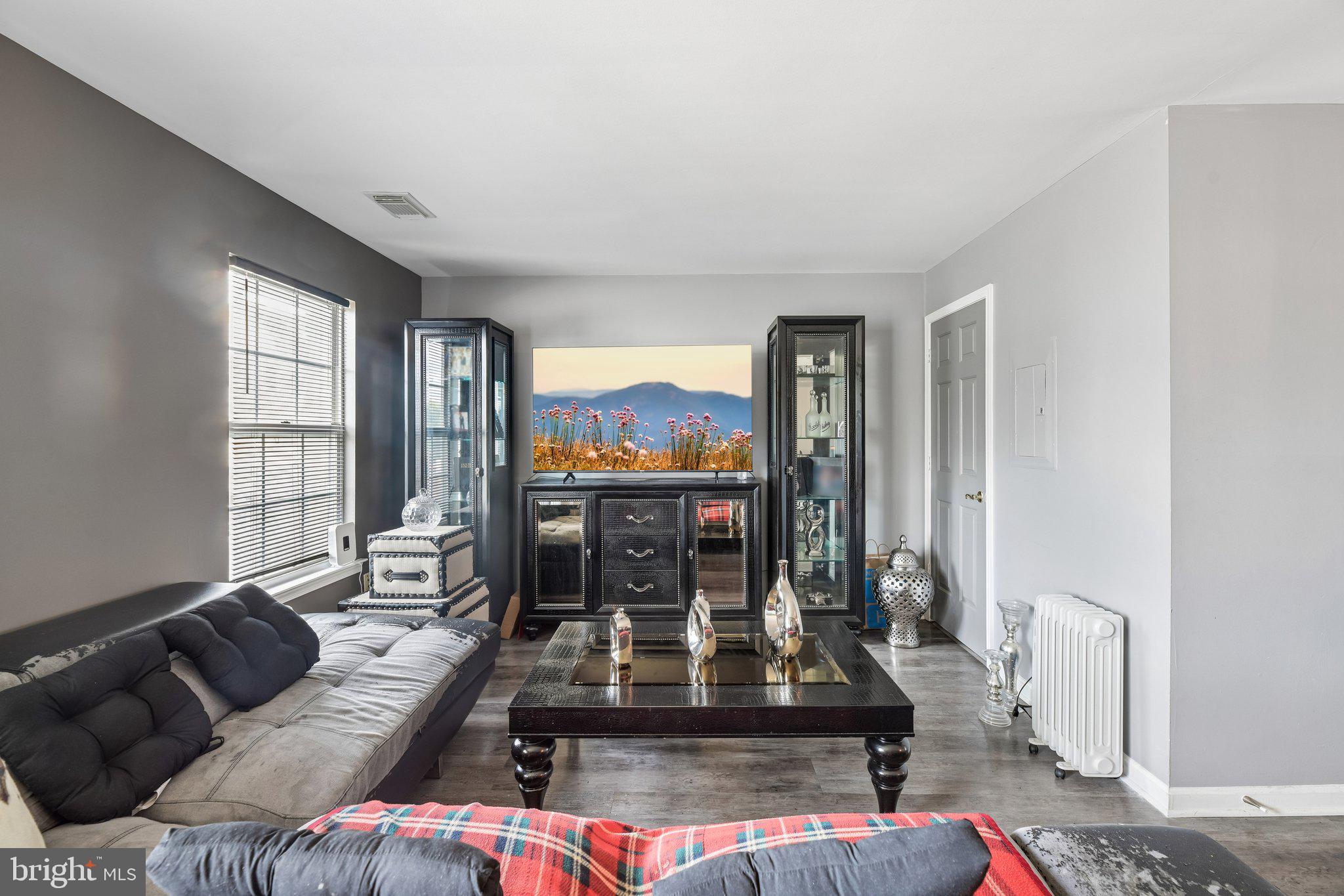 APPLEGATE CONDO - Residential