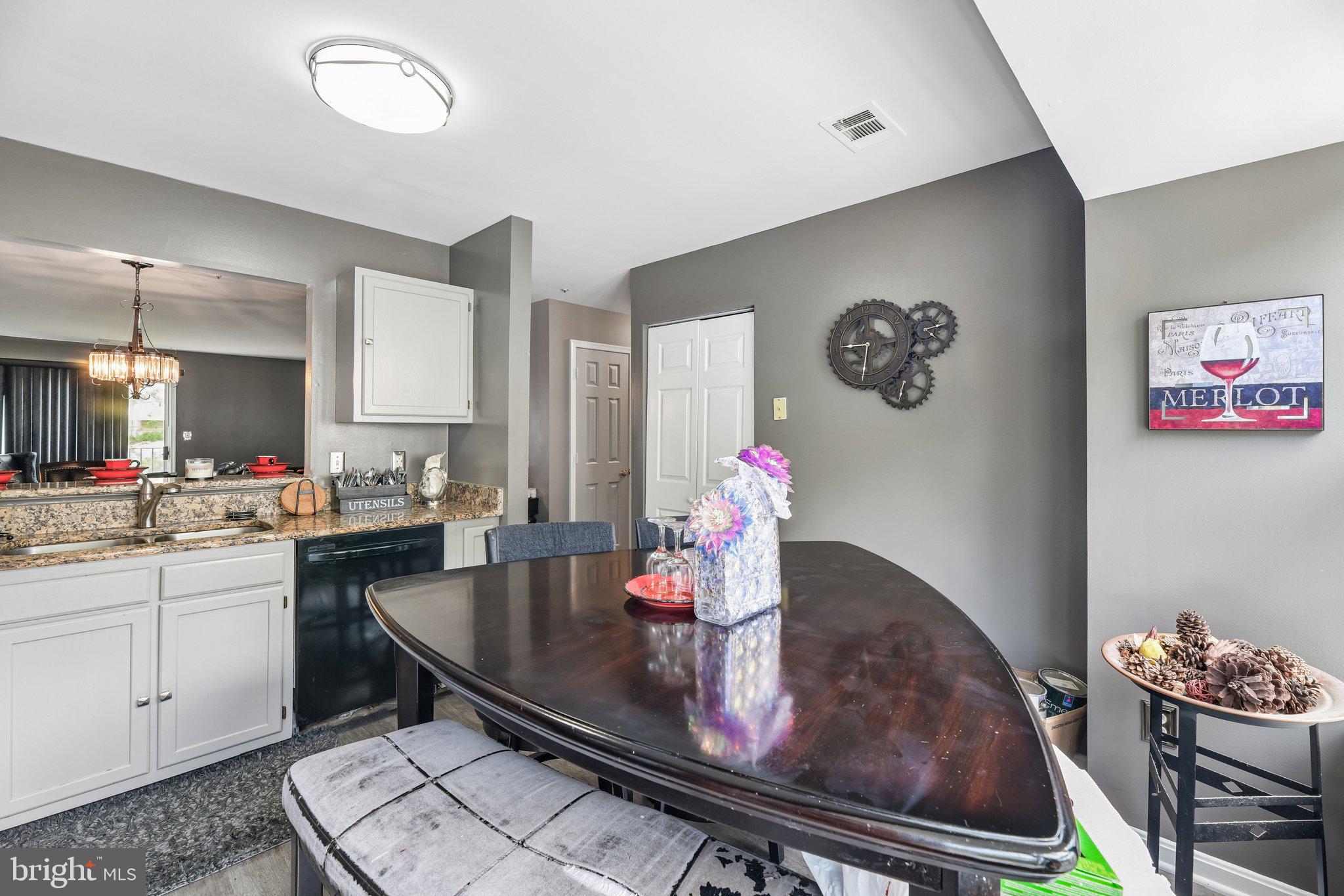 APPLEGATE CONDO - Residential