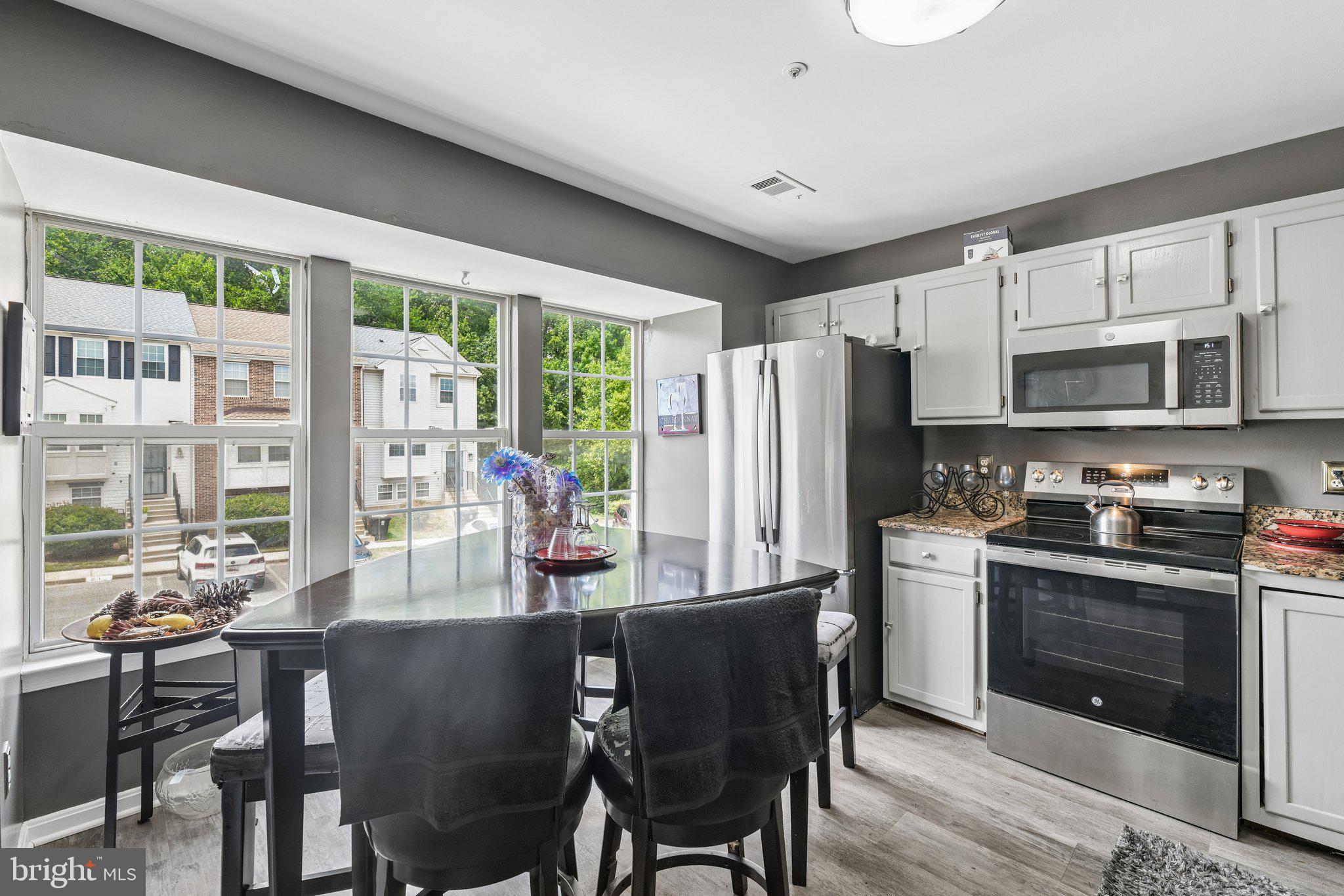 APPLEGATE CONDO - Residential