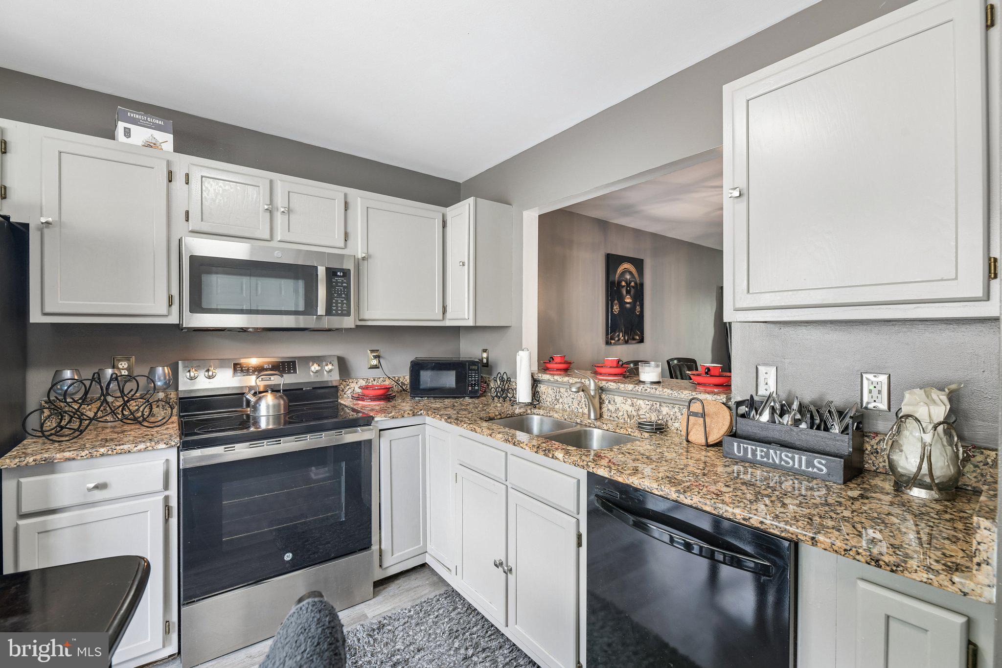 APPLEGATE CONDO - Residential