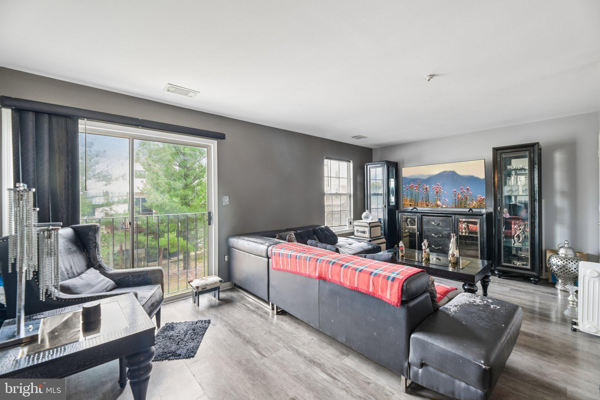 APPLEGATE CONDO - Residential