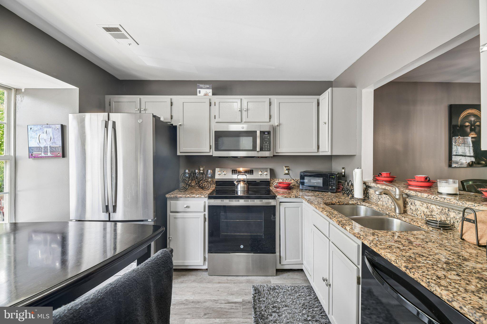 APPLEGATE CONDO - Residential