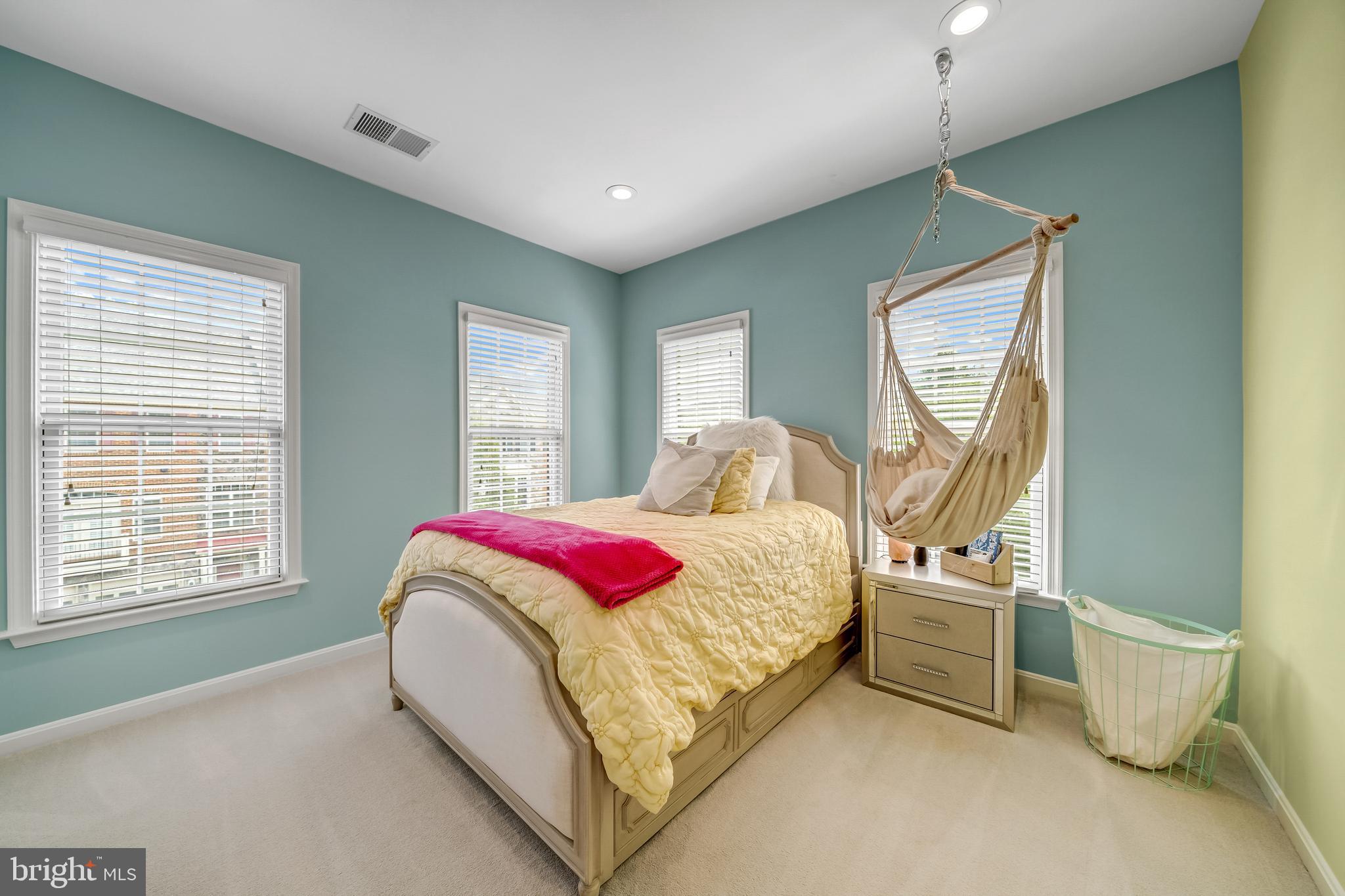 LANSDOWNE ON THE POTOMAC - Residential
