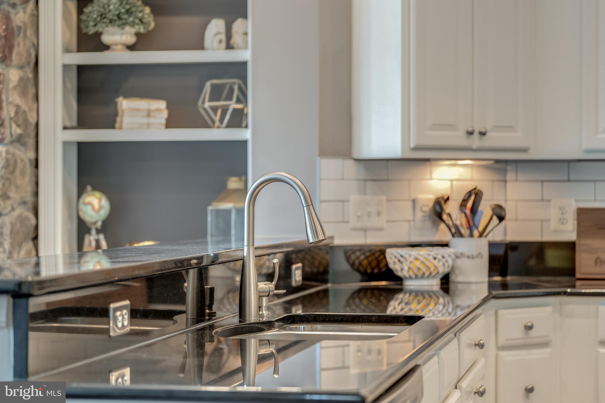 LANSDOWNE ON THE POTOMAC - Residential