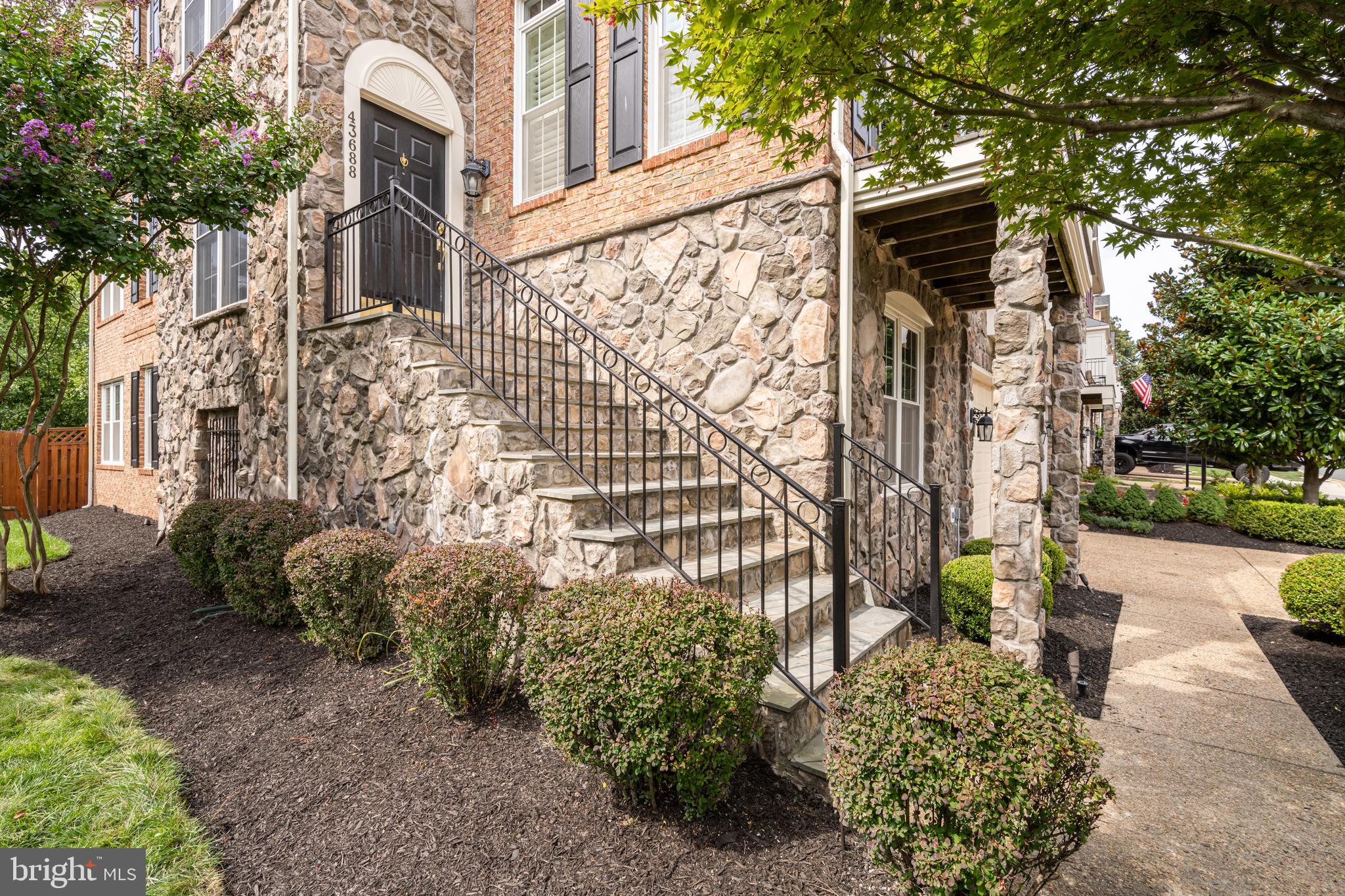LANSDOWNE ON THE POTOMAC - Residential