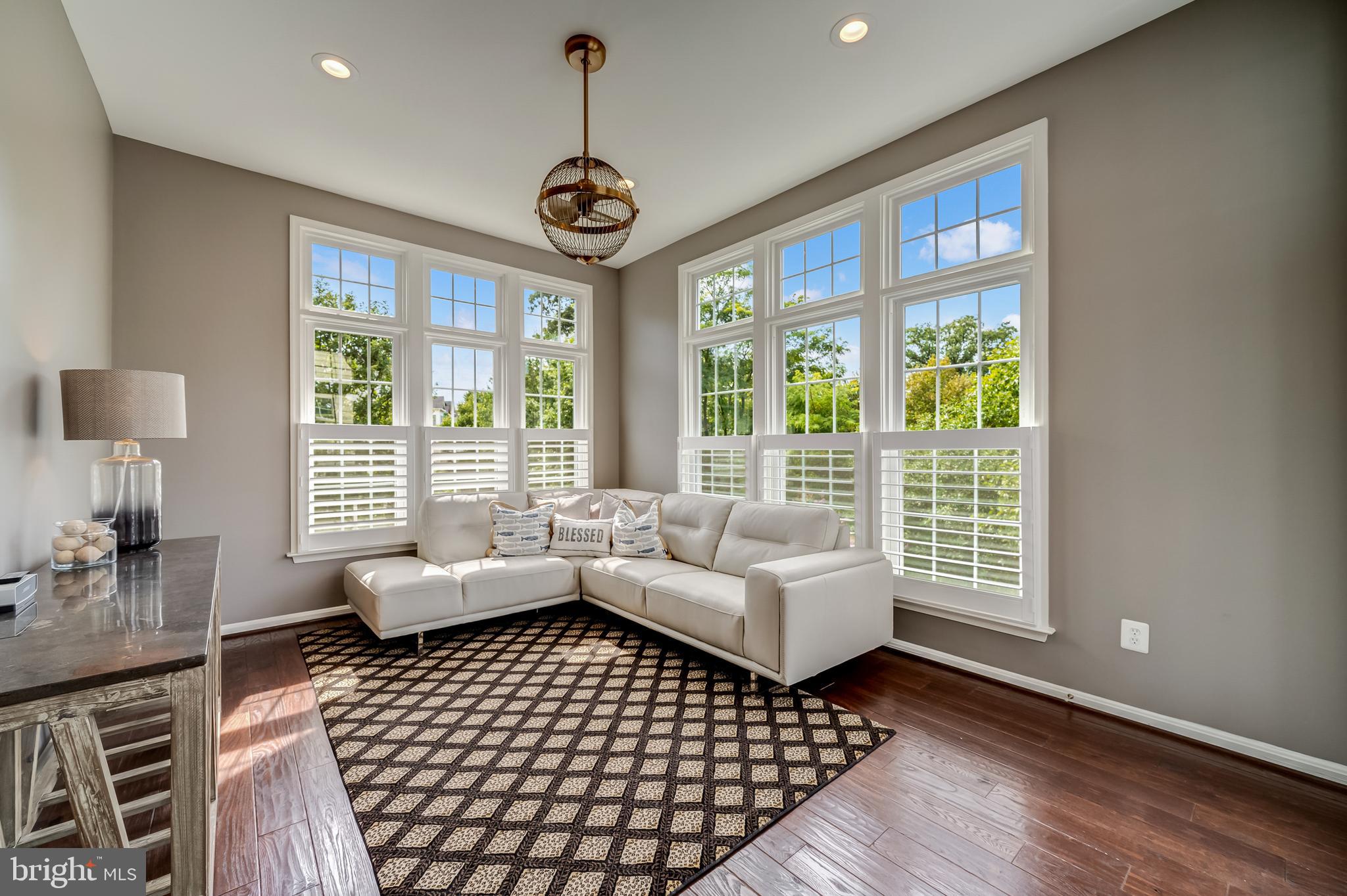 LANSDOWNE ON THE POTOMAC - Residential