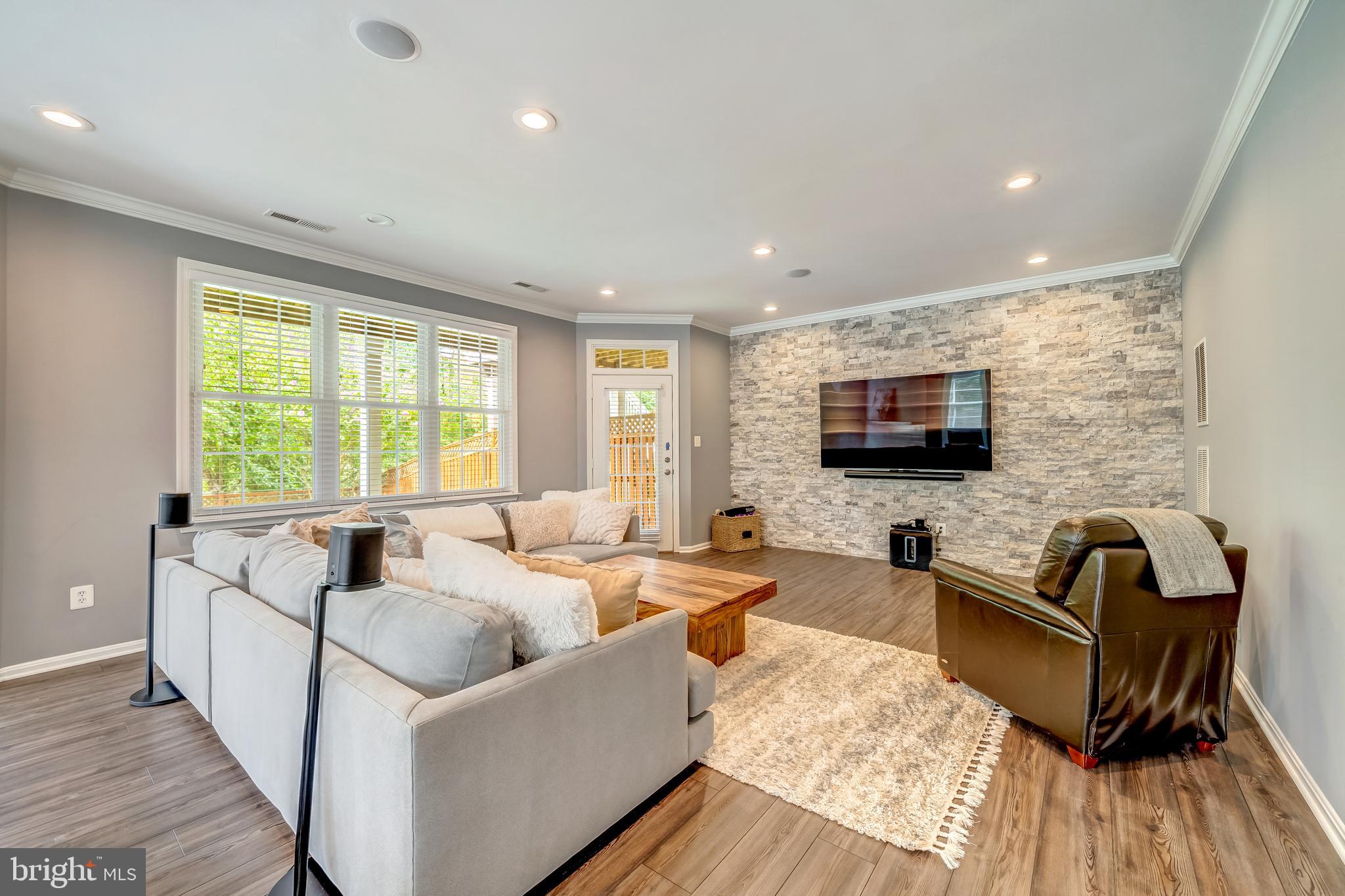 LANSDOWNE ON THE POTOMAC - Residential