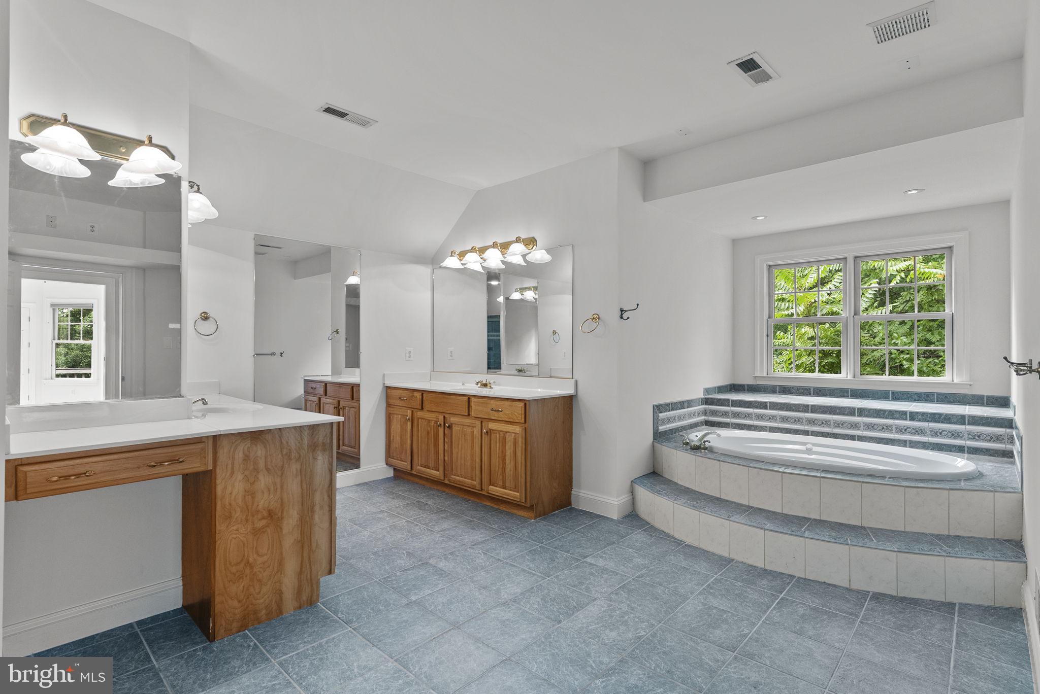 STONELEIGH - Residential