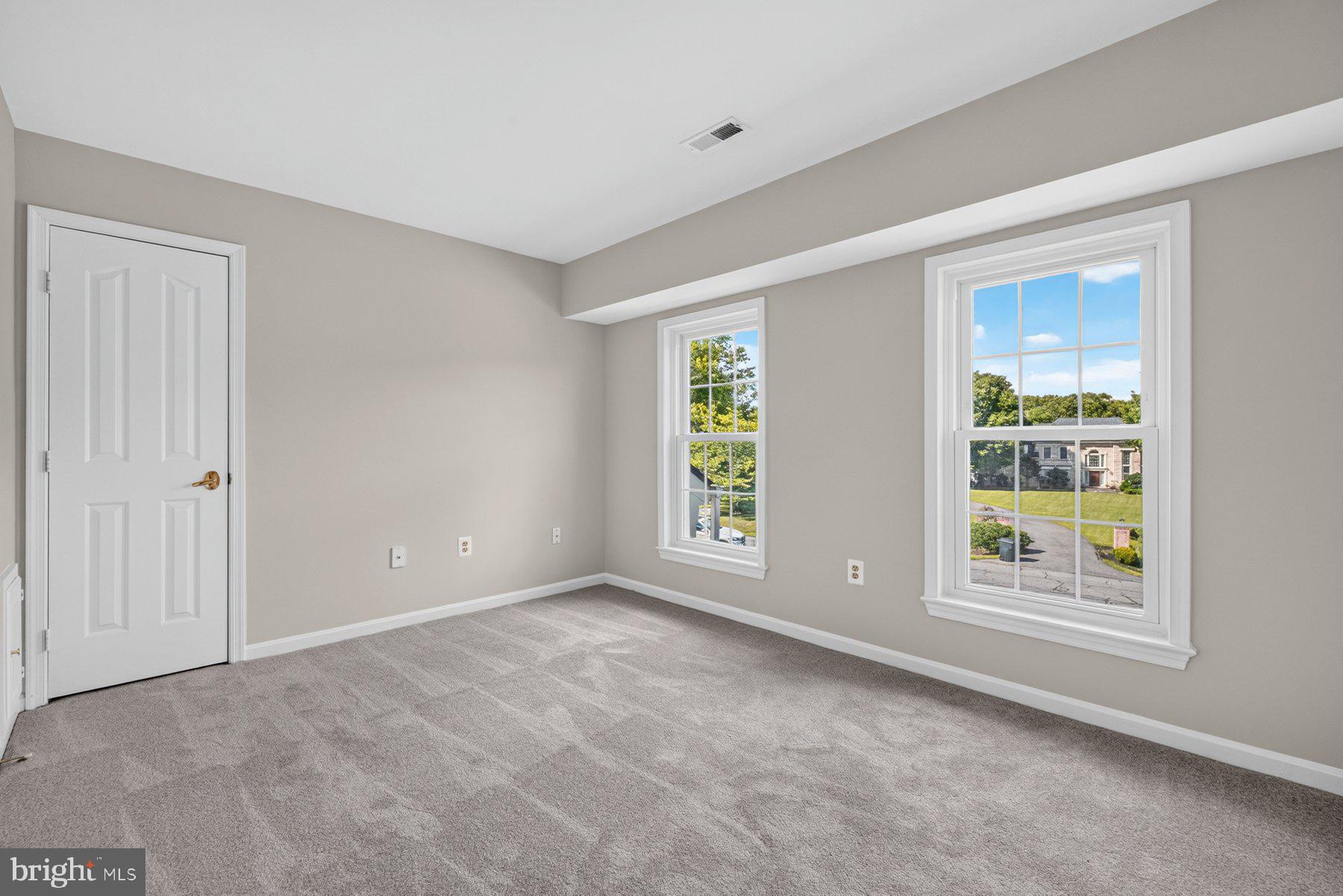 REDLAND KNOLLS - Residential