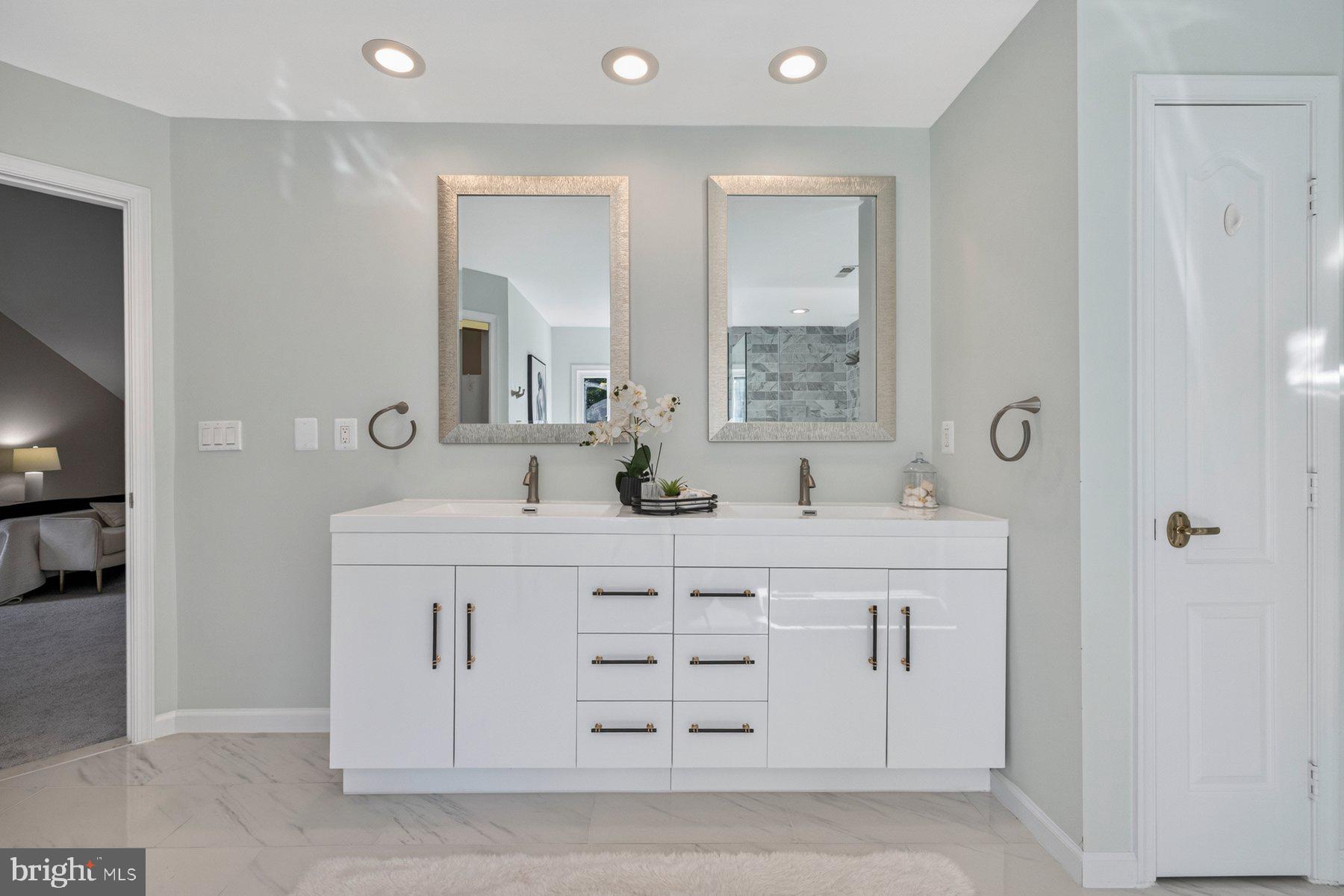 REDLAND KNOLLS - Residential