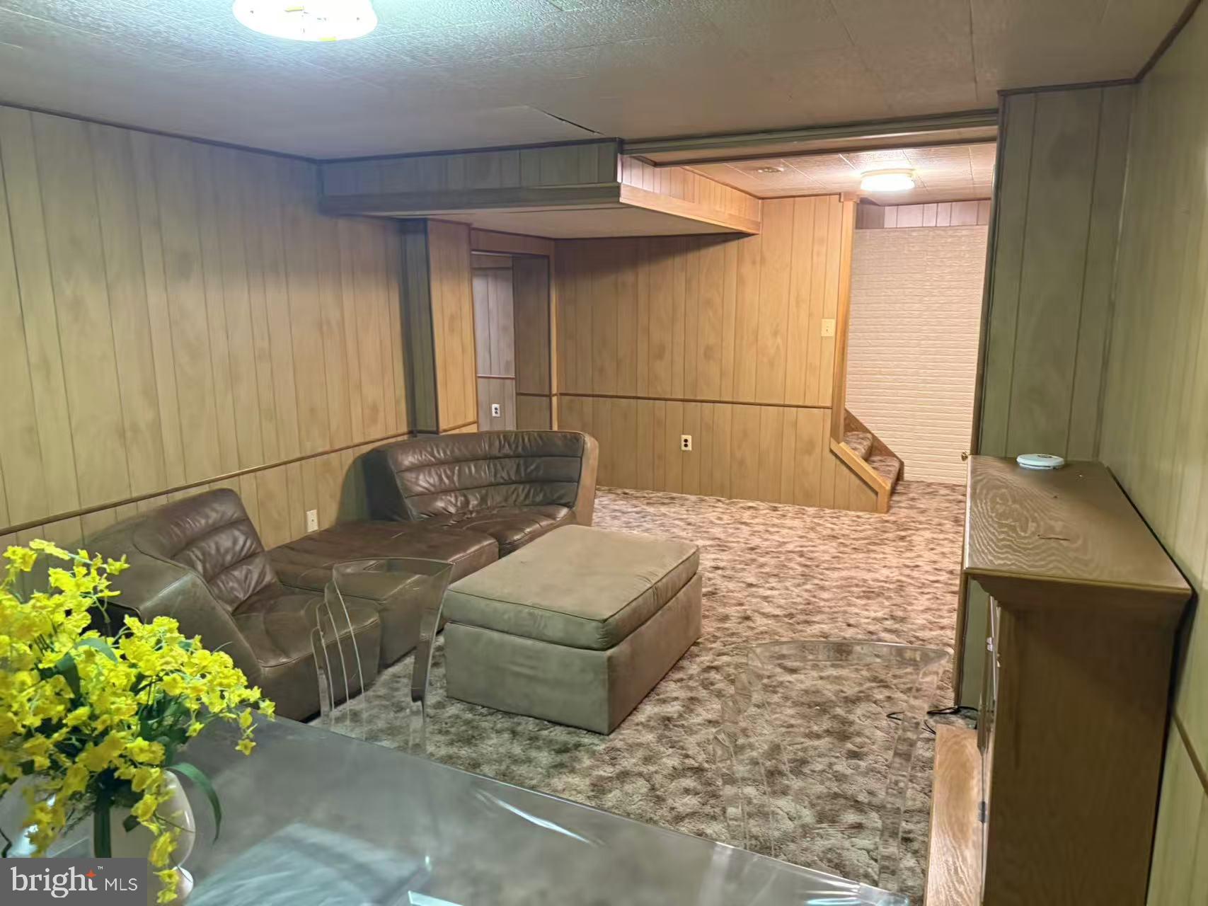 COUNTRY CLUB LAKE - Residential Lease