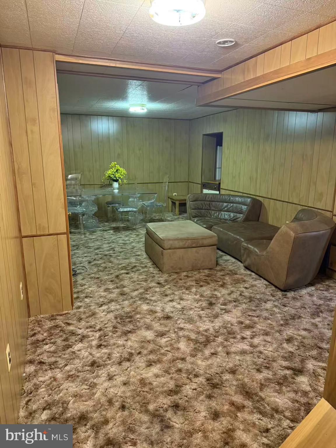 COUNTRY CLUB LAKE - Residential Lease
