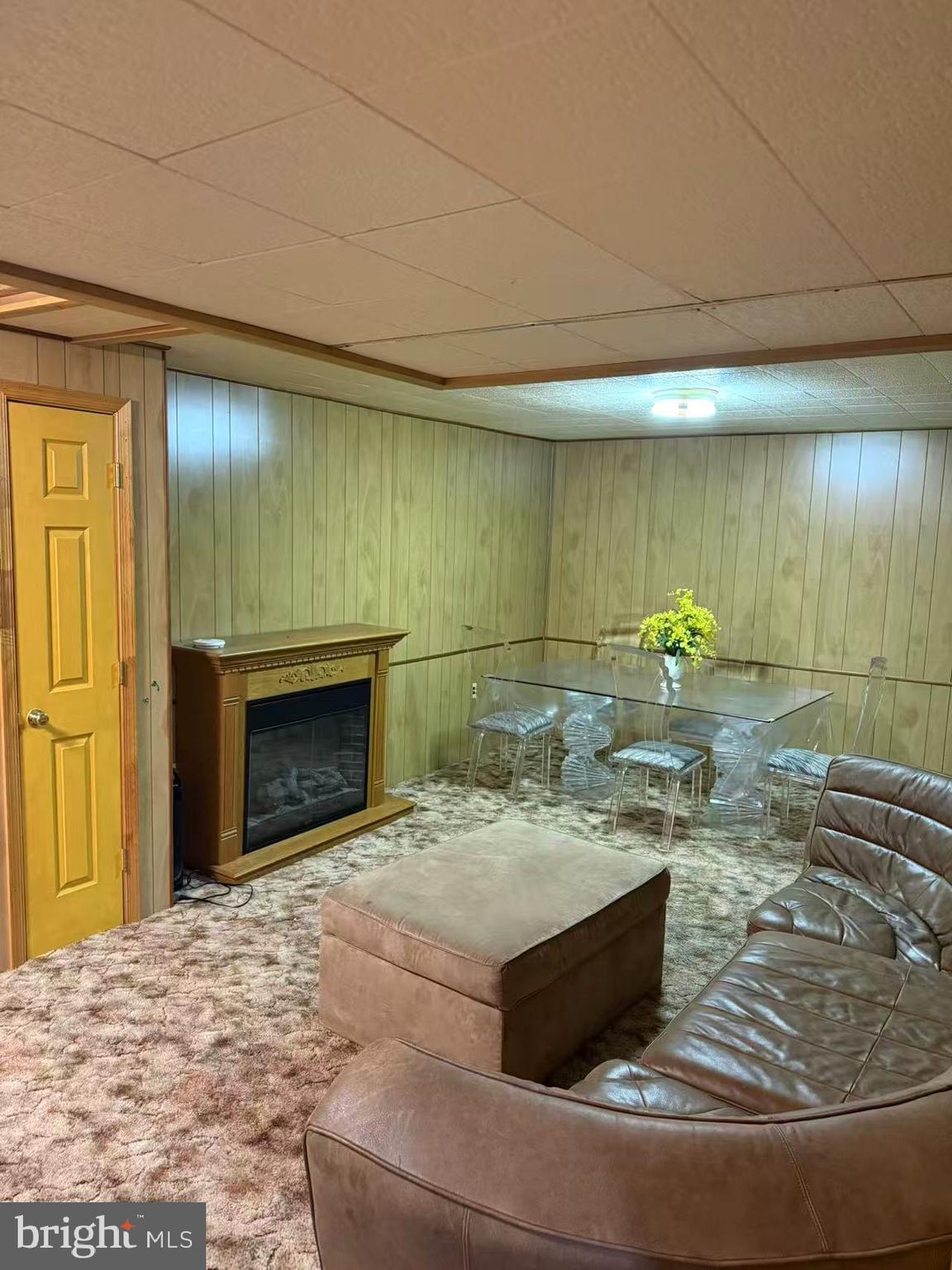 COUNTRY CLUB LAKE - Residential Lease