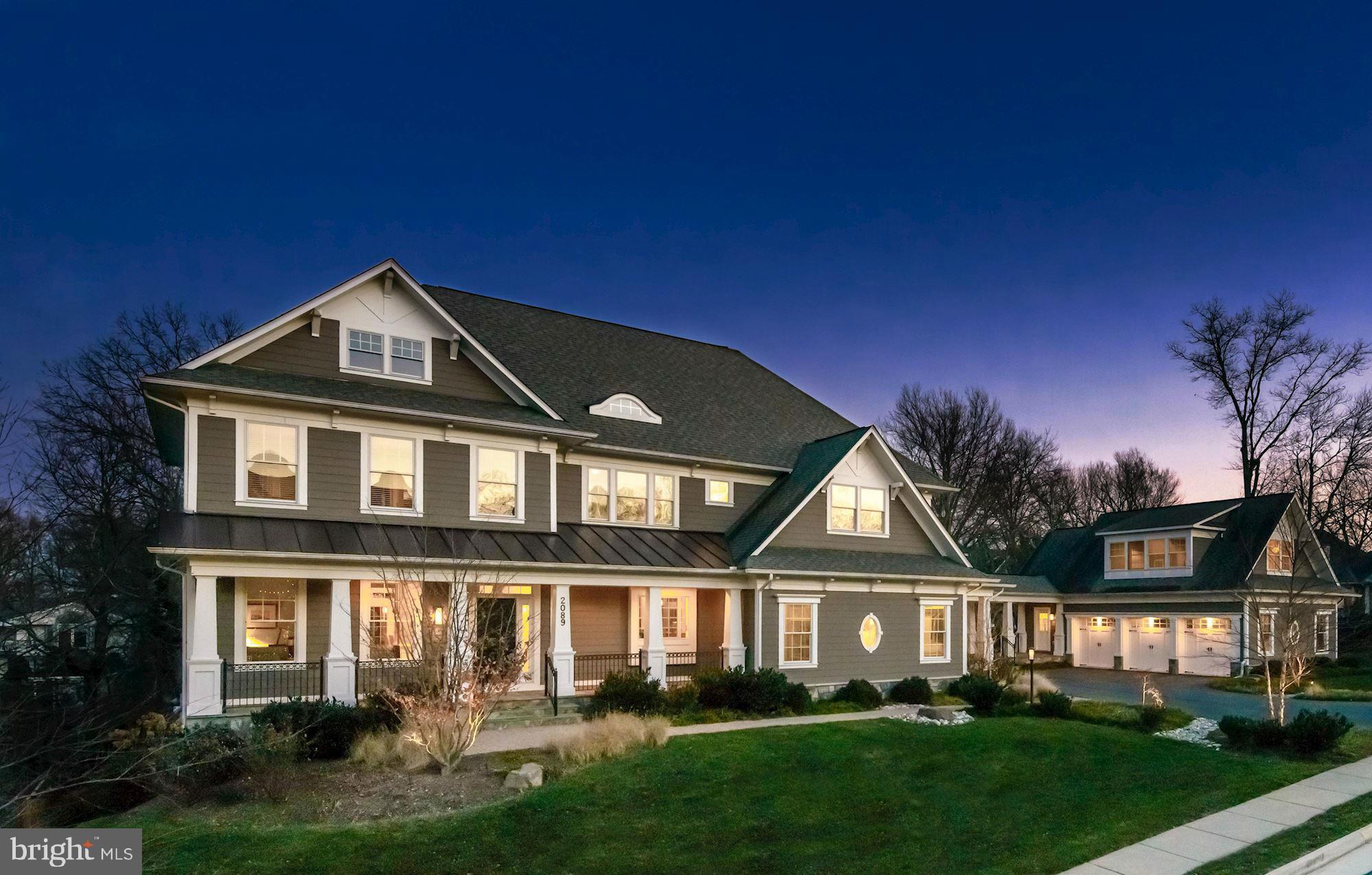 FRANKLIN PARK! NEW LOOK, NEW PRICE! Better-than-new & on cul-de-sac w/designer & upgraded finishes. Fantastic floorplan great for entertaining&everyday. Loads of light! 7000SF of living space,10ft ceilings, chef's KIT, LUX master w/new marble BA, sep. office/6th BR/BA suite above 3-car gar! Daylight LL w/huge Rec Room+BR/BA. Prominently sited w/beautiful mature landscaping & room to add pool, etc!