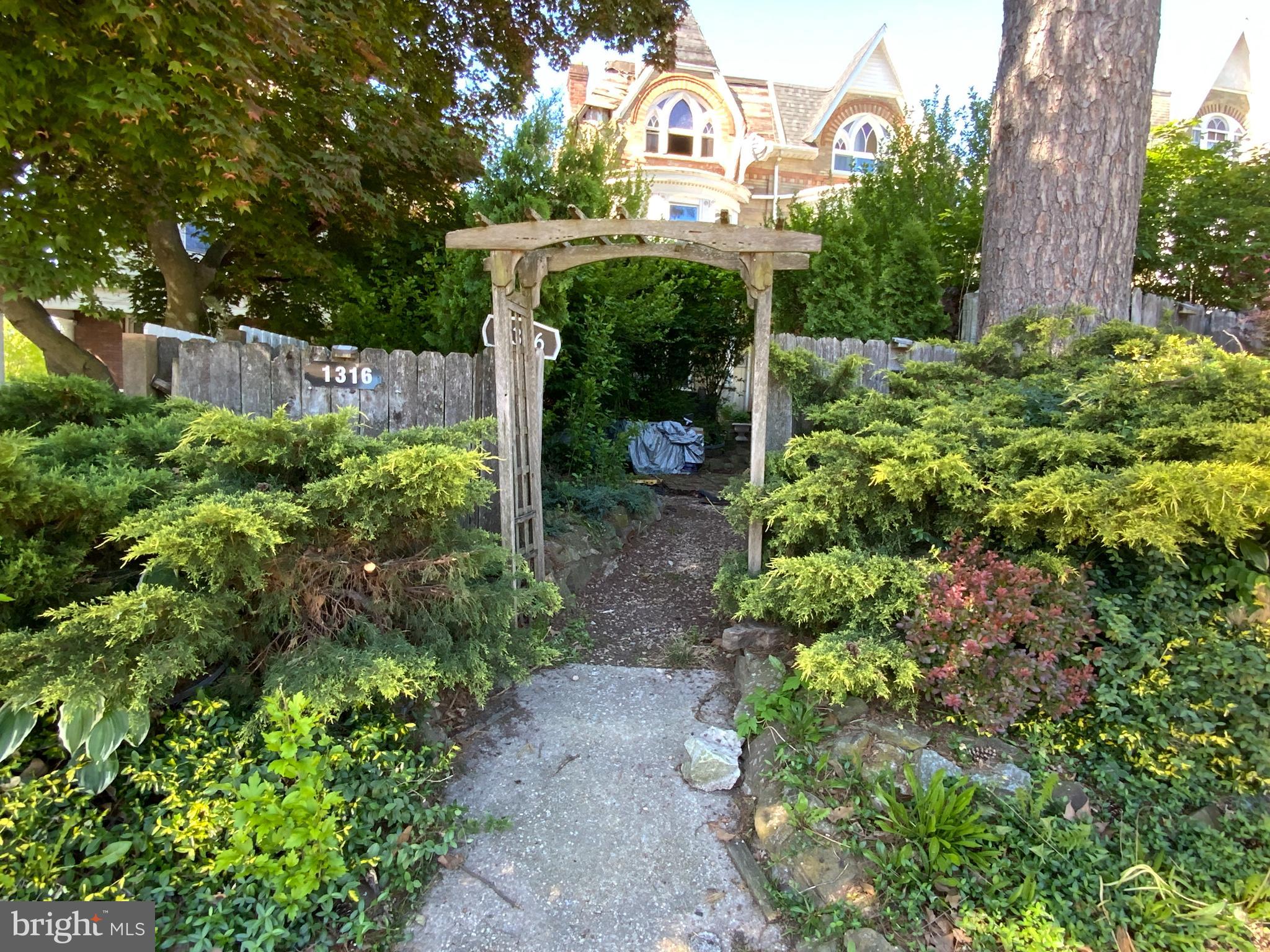 NORRISTOWN - Residential