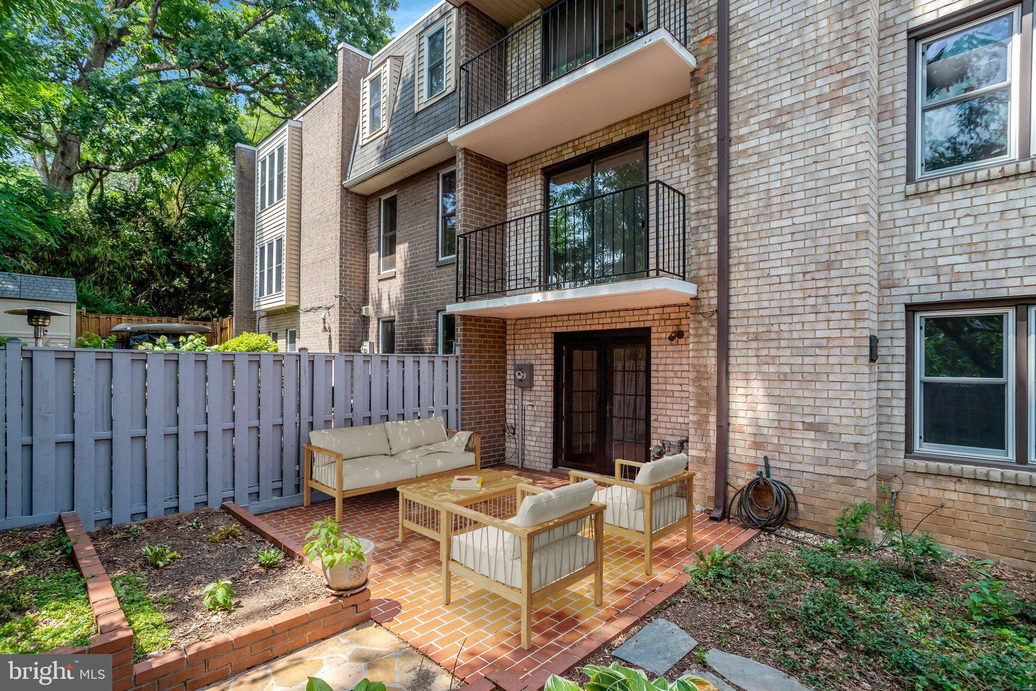 LAUDERDALE - Residential