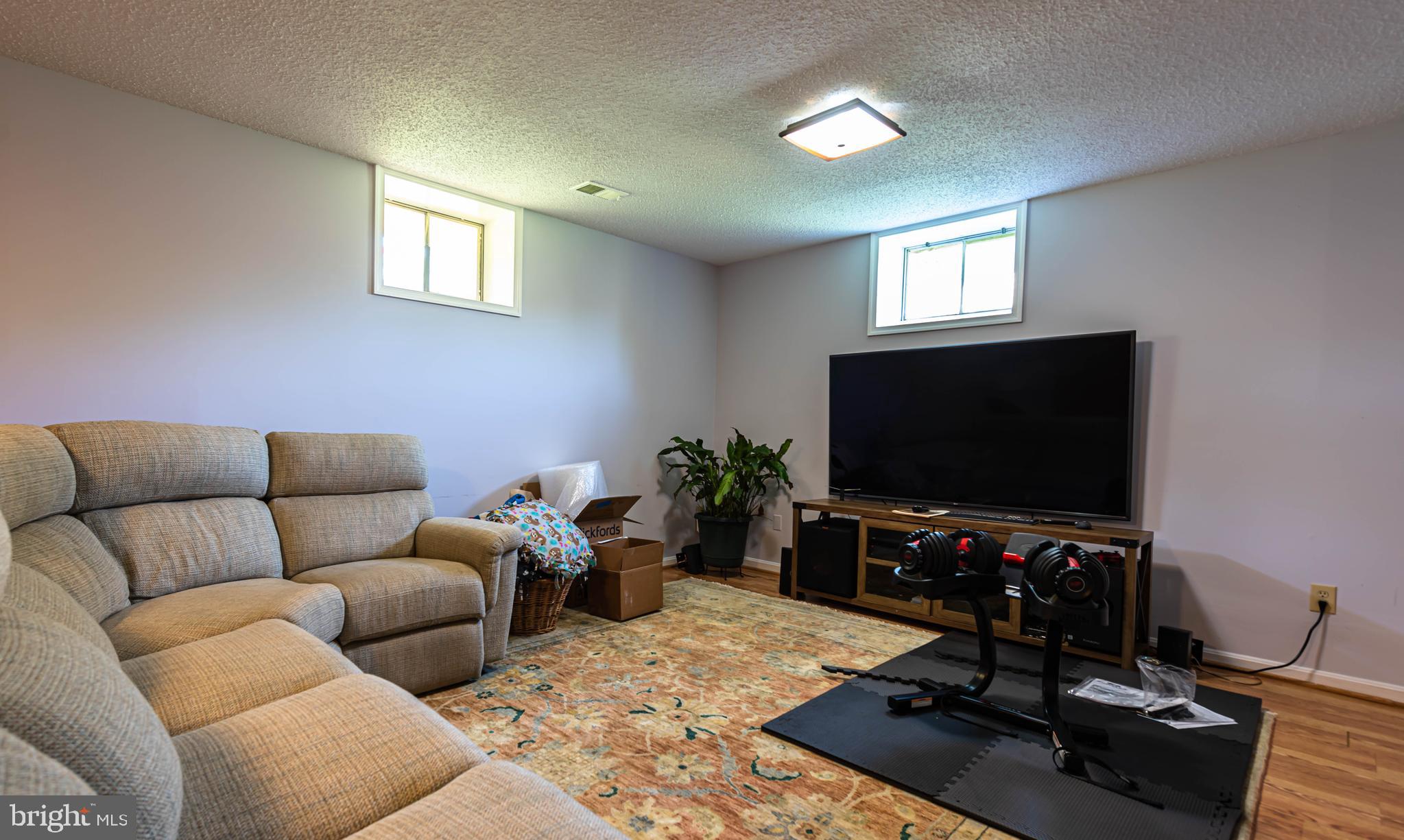 LOCUST HILL - Residential Lease