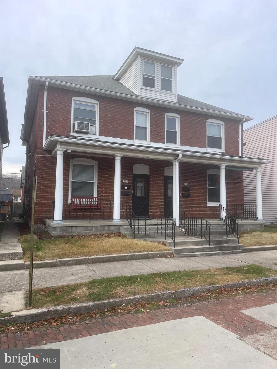 Fabulous single side of duplex with new flooring throughout unit, well maintained unit, lived in by owner.  Mostly renovated in 223.  Unit  has 3 bedrooms and 1.5 bathrooms.  If you have a large family or would like a great place to live this is your new home.  This property is a must see.  Close to everything within the City limits.