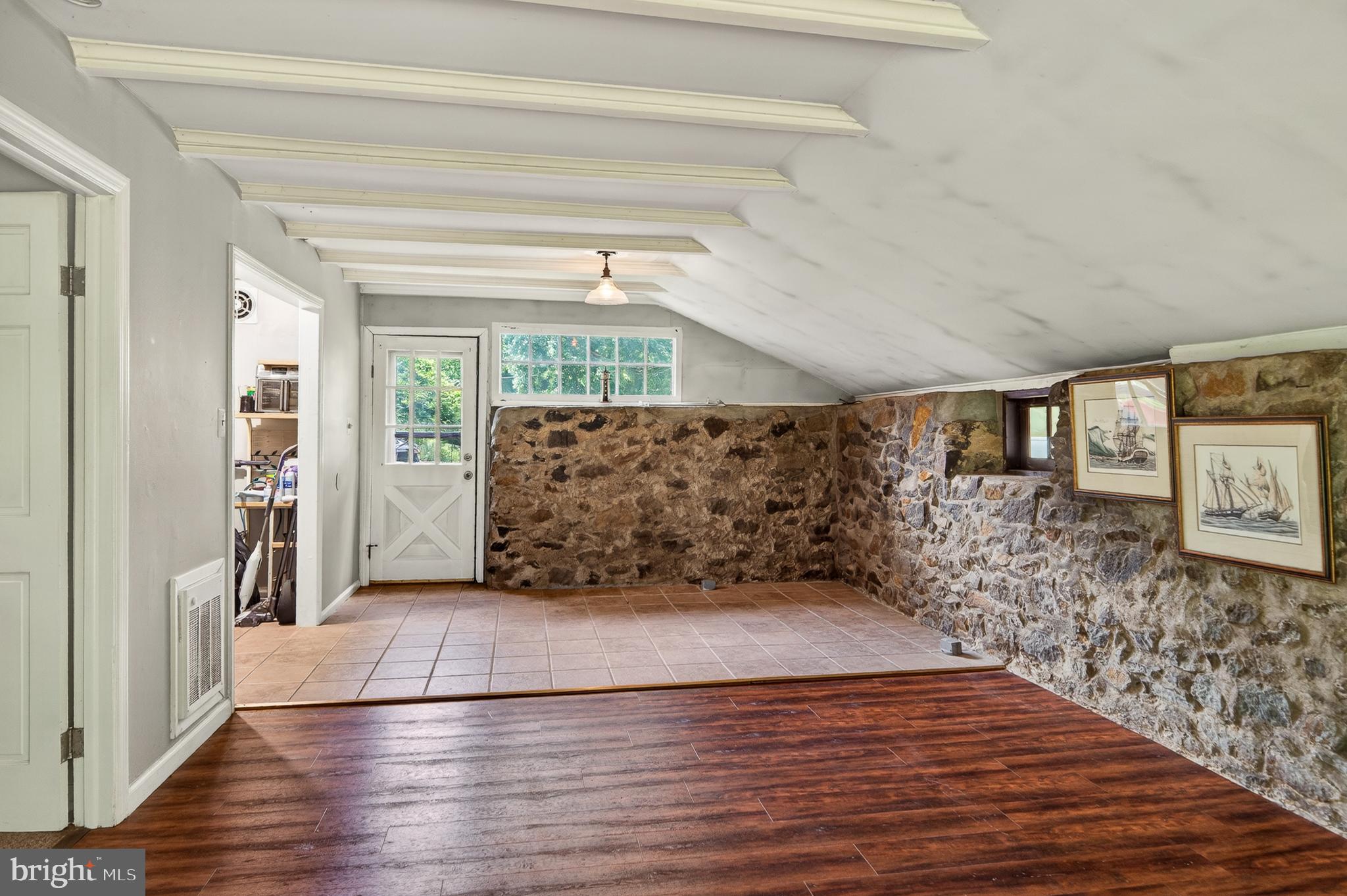 SWEET HOLLOW - Residential