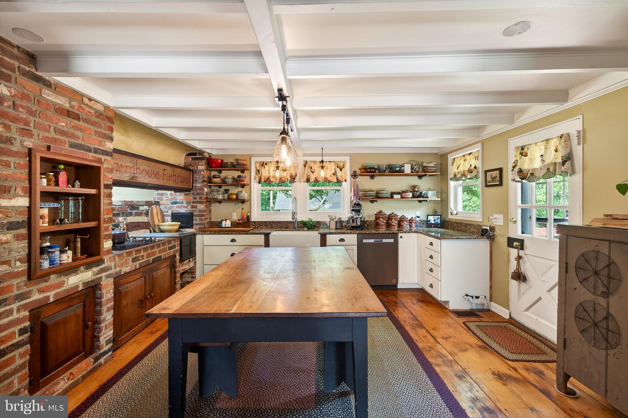 SWEET HOLLOW - Residential