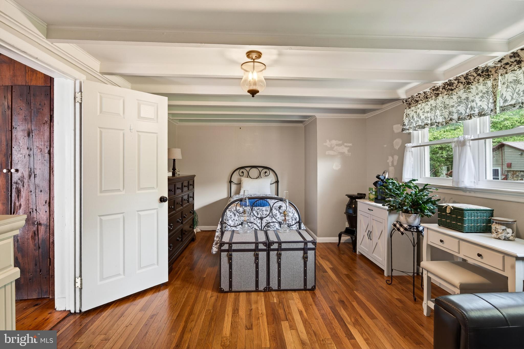 SWEET HOLLOW - Residential