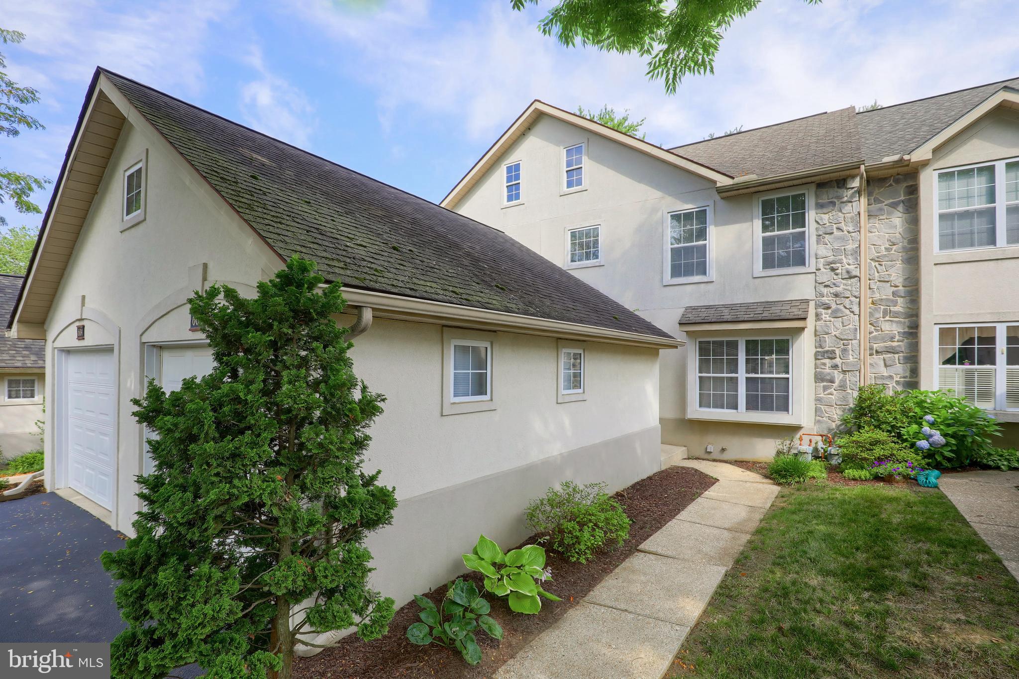 Crossgates townhome featuring granite kitchen counter, new carpet, and fresh paint.  Master bedroom has large walk in closet.  1 car garage.  Large Room/Dining Room space with gas fireplace.  Covered patio to relax on.