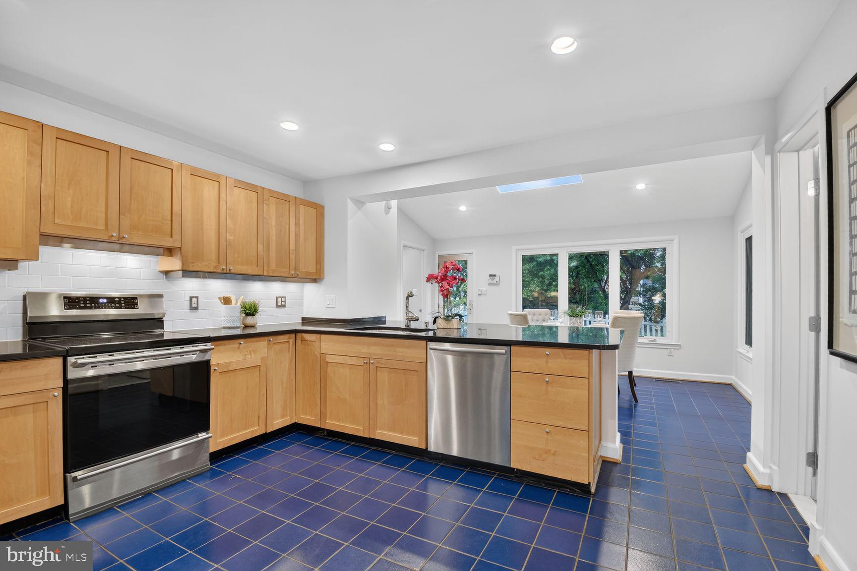MAPLEWOOD - Residential