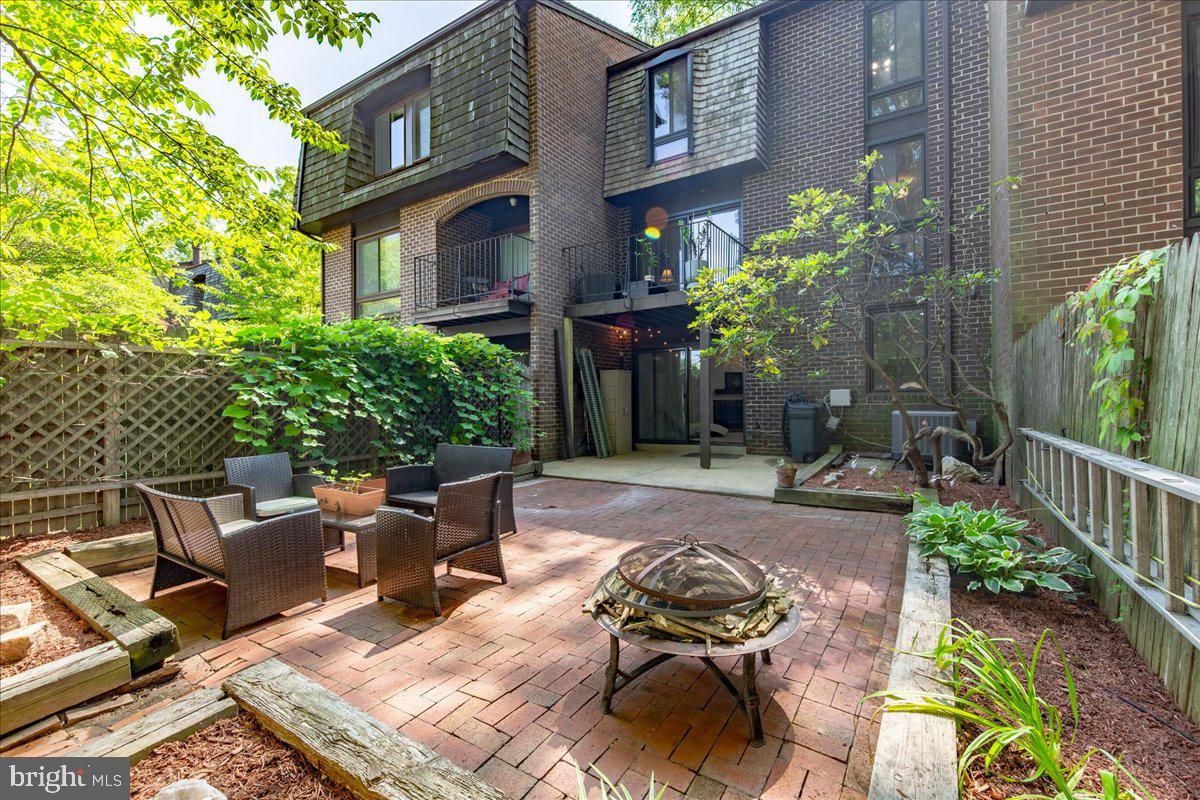 BRISTOW VILLAGE - Residential
