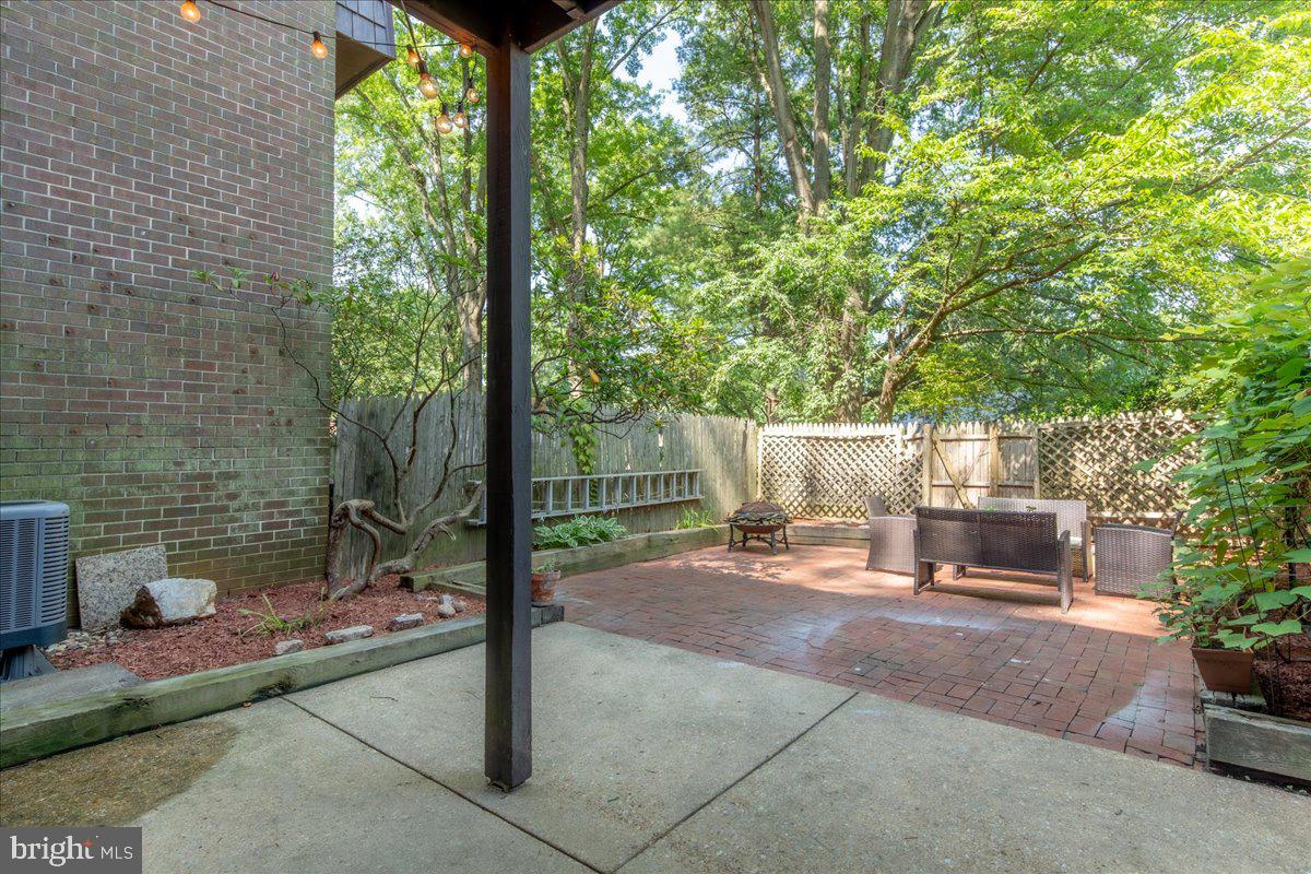 BRISTOW VILLAGE - Residential