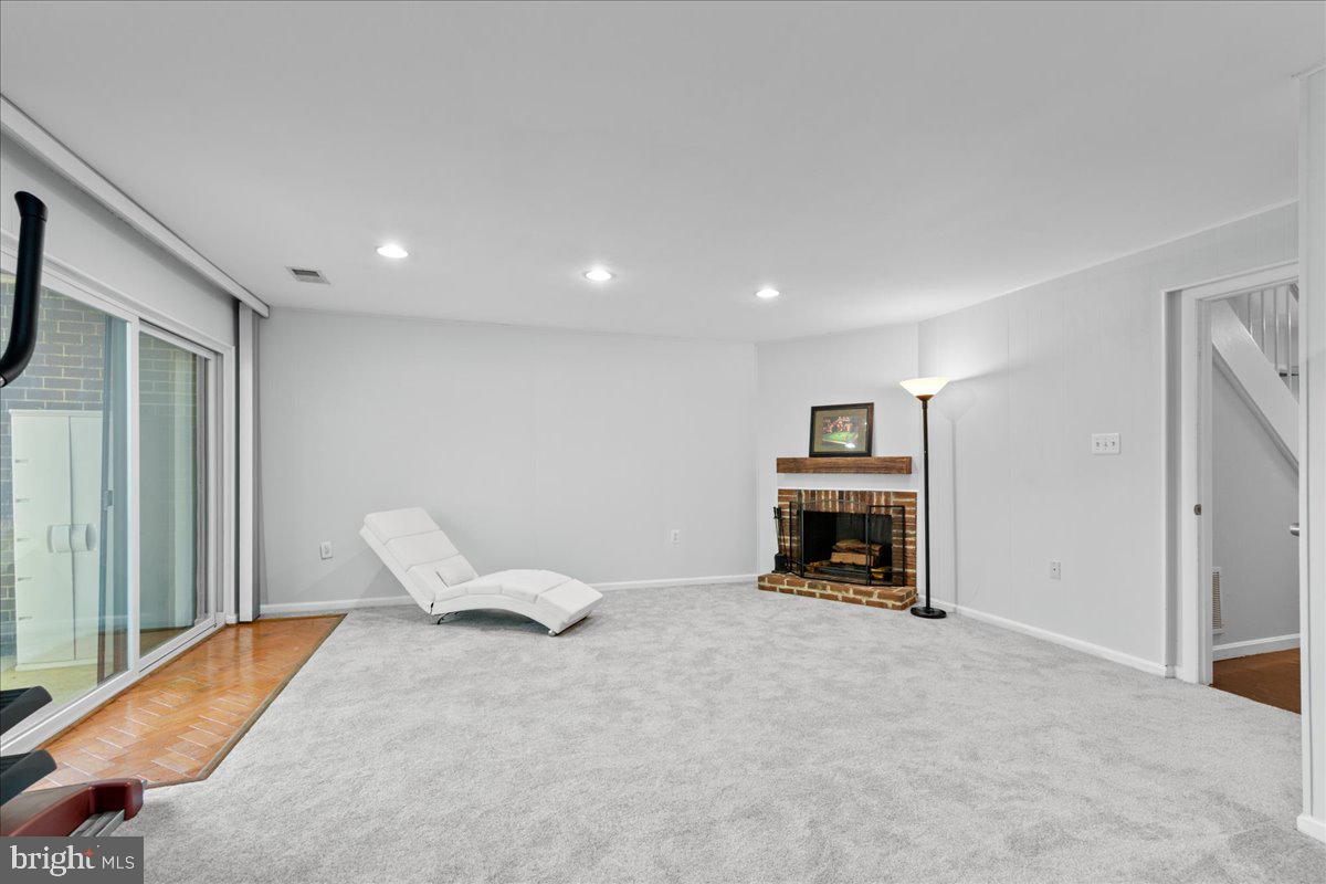 BRISTOW VILLAGE - Residential