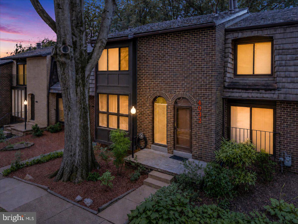 BRISTOW VILLAGE - Residential