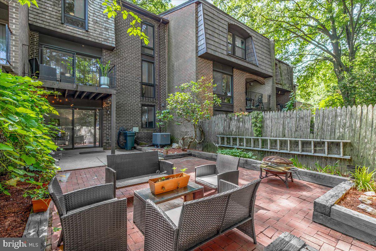 BRISTOW VILLAGE - Residential